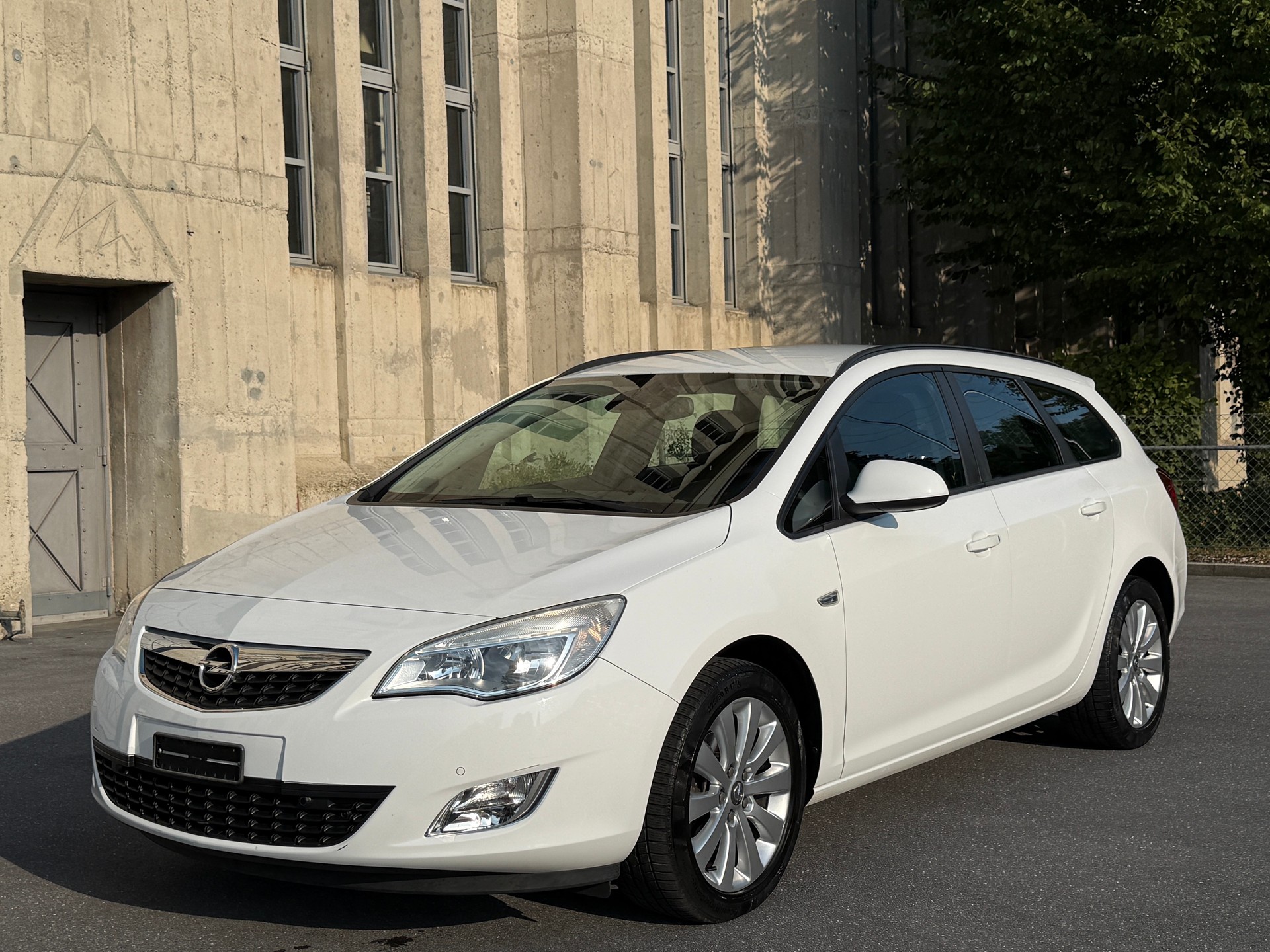 OPEL Astra SportsTourer 1.7 CDTi Enjoy-image-0