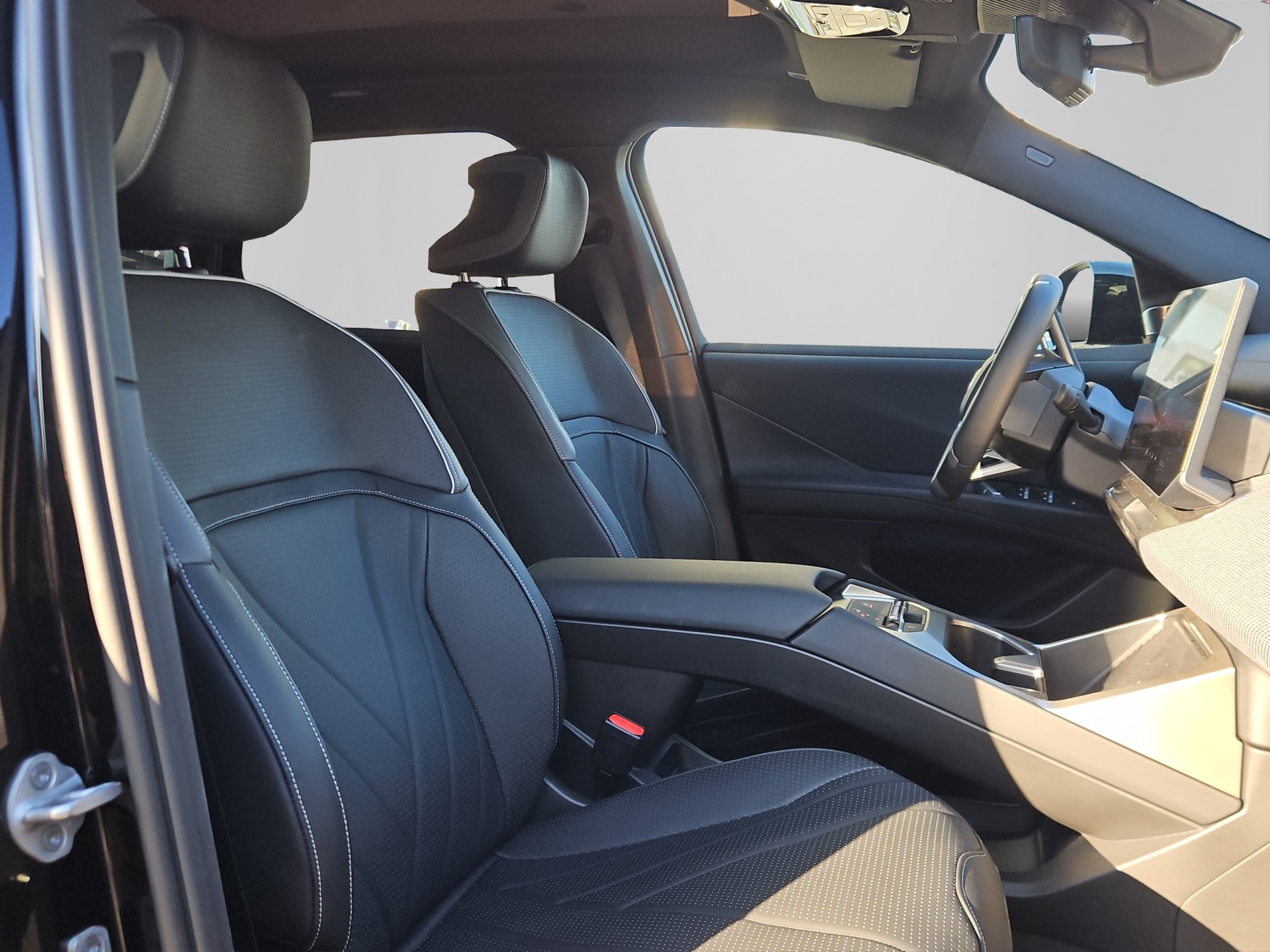 BMW iX3 50 xDrive-image-12