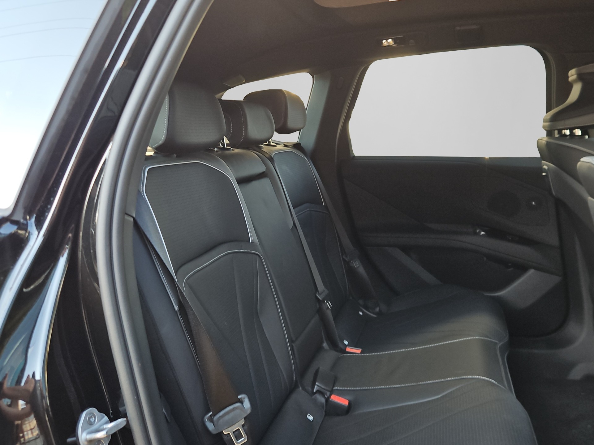 BMW iX3 50 xDrive-image-13