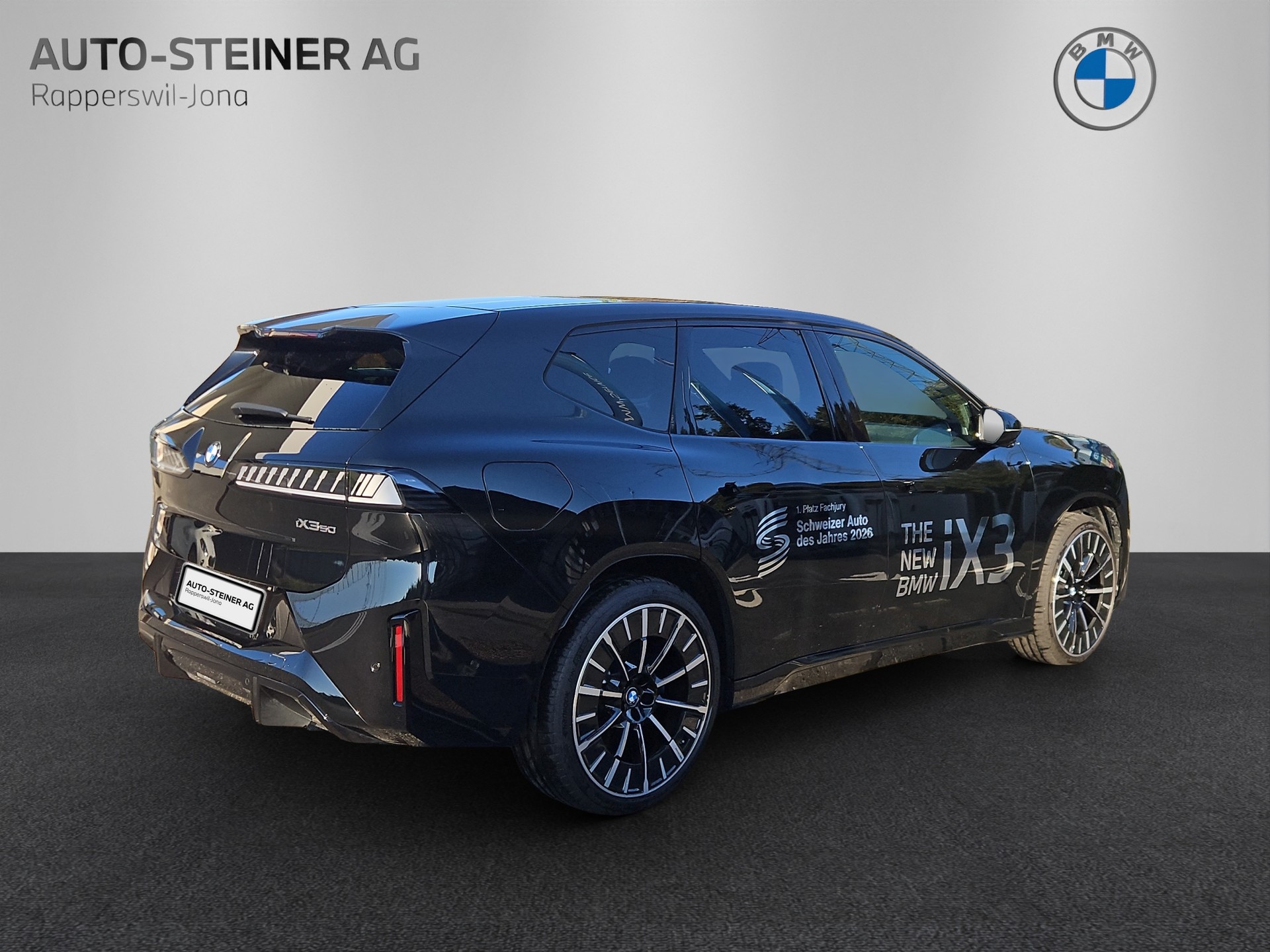 BMW iX3 50 xDrive-image-4