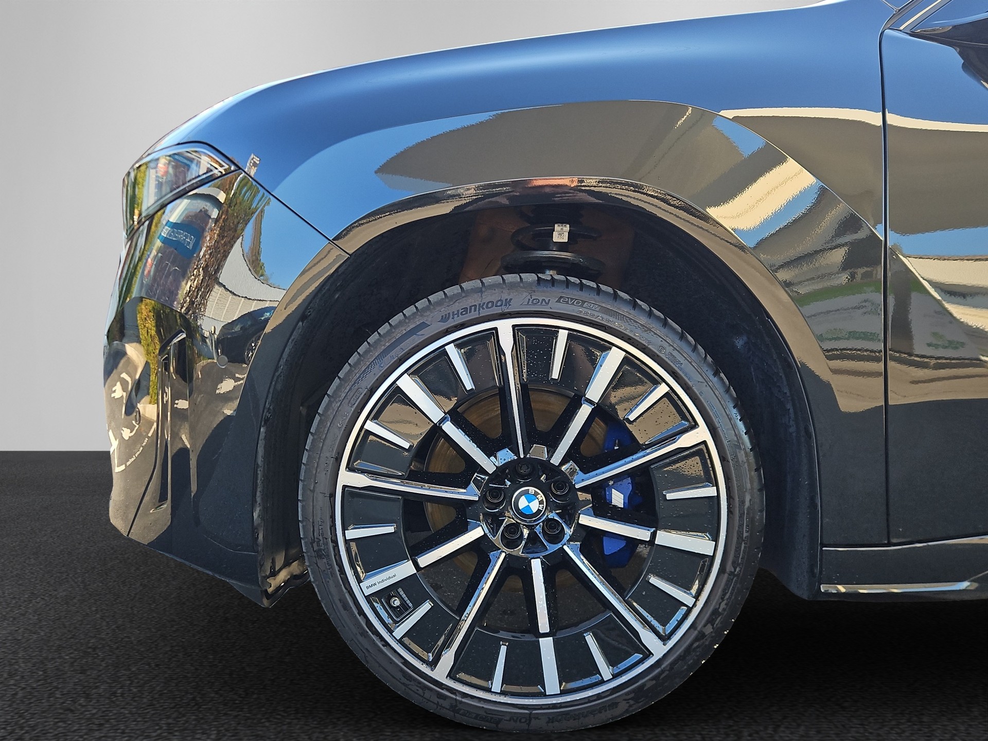 BMW iX3 50 xDrive-image-9
