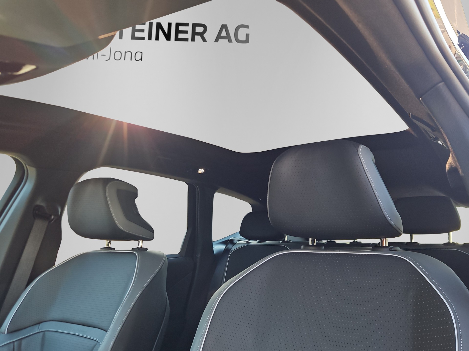 BMW iX3 50 xDrive-image-18