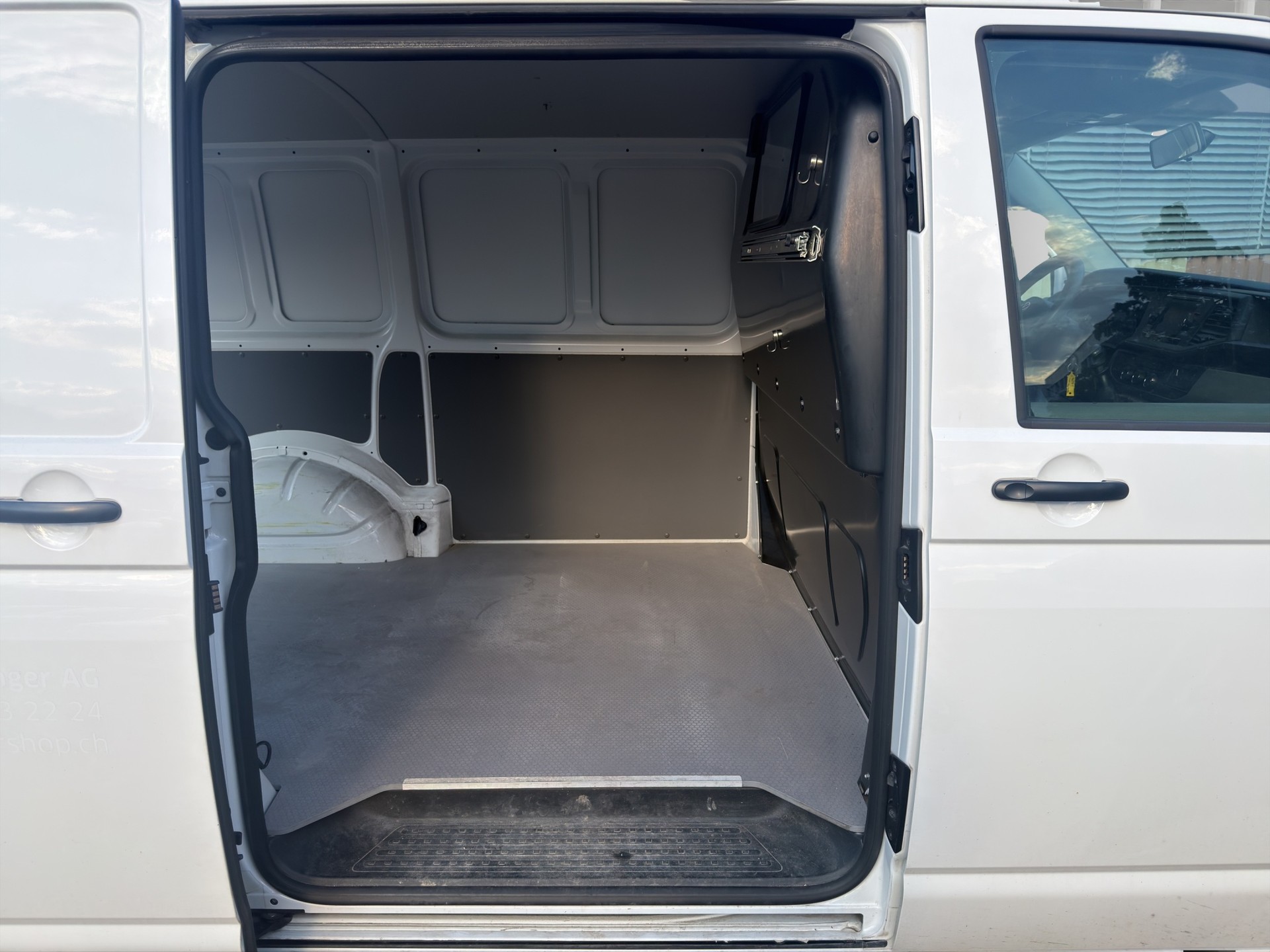 VW T6.1 2.0 TDI 4Motion-image-14