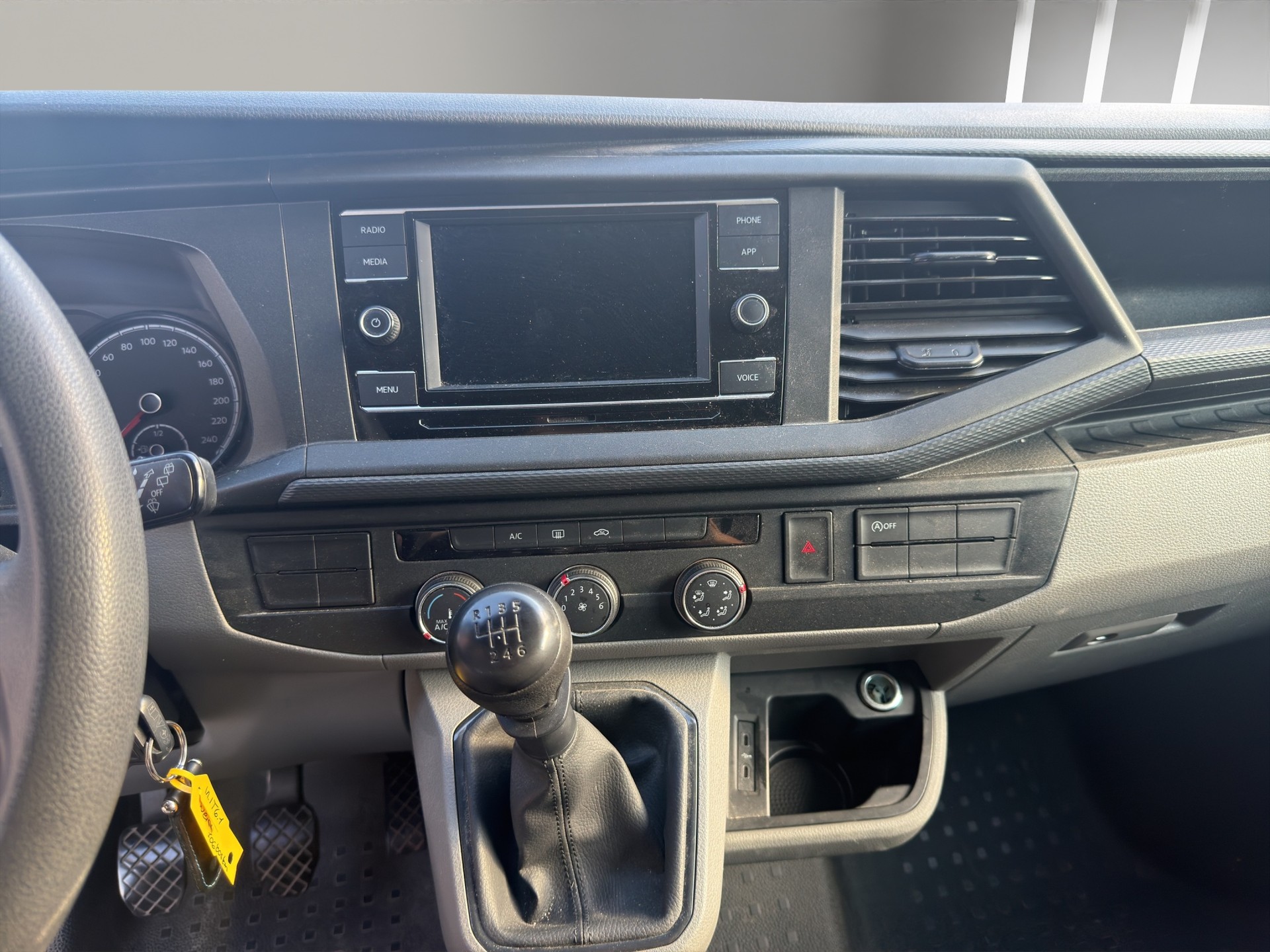 VW T6.1 2.0 TDI 4Motion-image-12