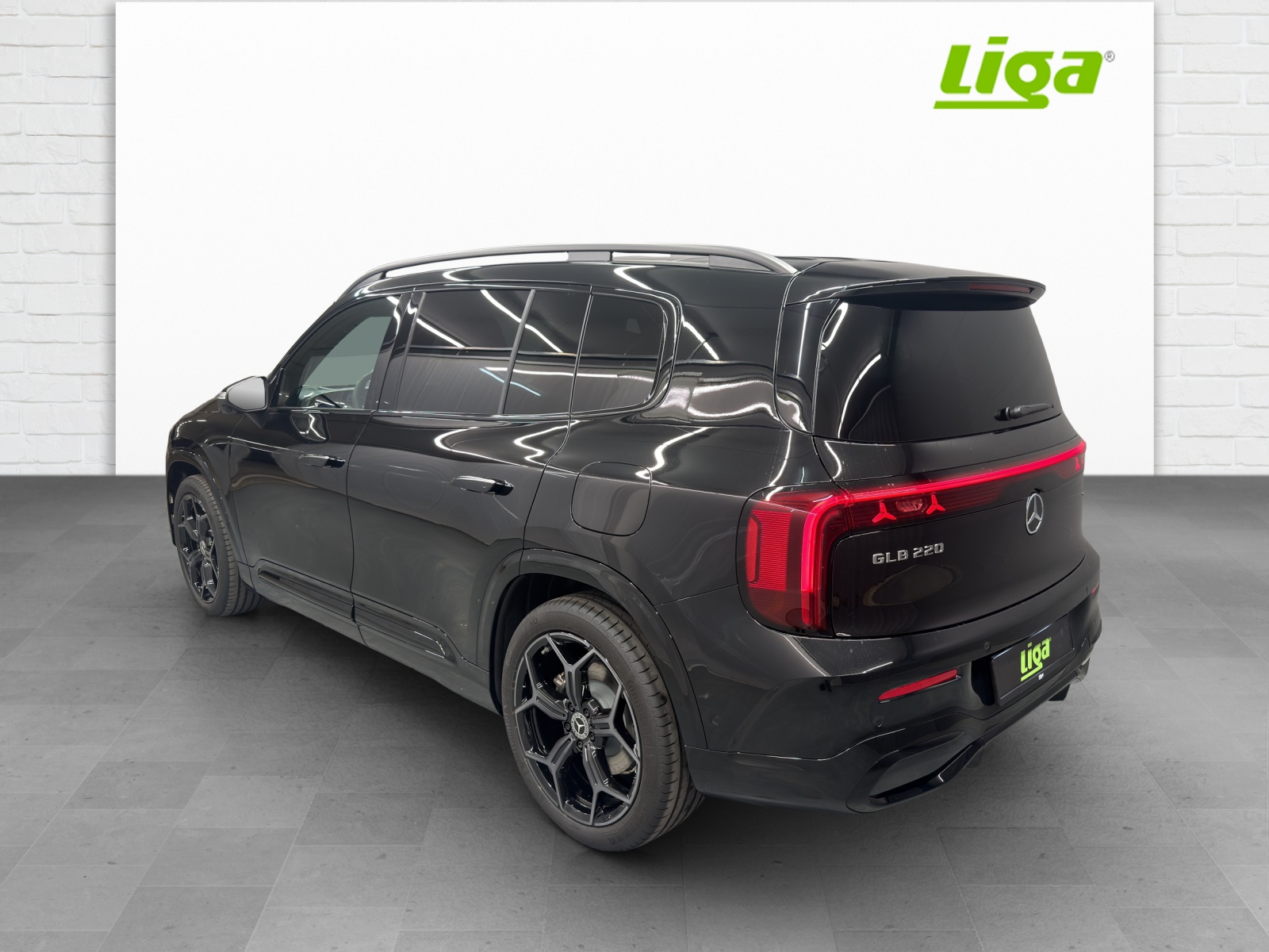MERCEDES-BENZ GLB 220 AMG Line 4Matic-image-3