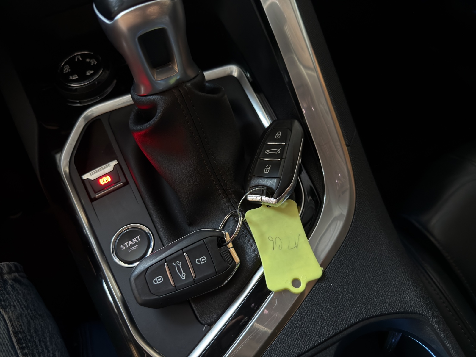 PEUGEOT 3008 1.6 BlueHDi Allure-image-21