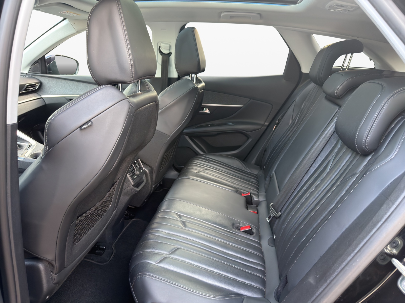 PEUGEOT 3008 1.6 BlueHDi Allure-image-17