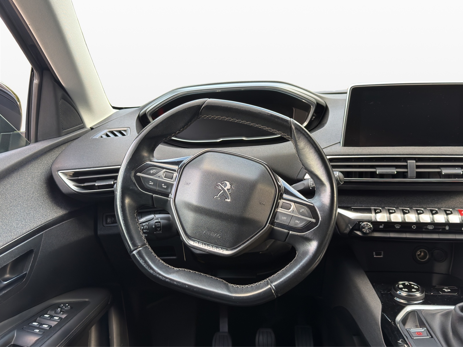 PEUGEOT 3008 1.6 BlueHDi Allure-image-10