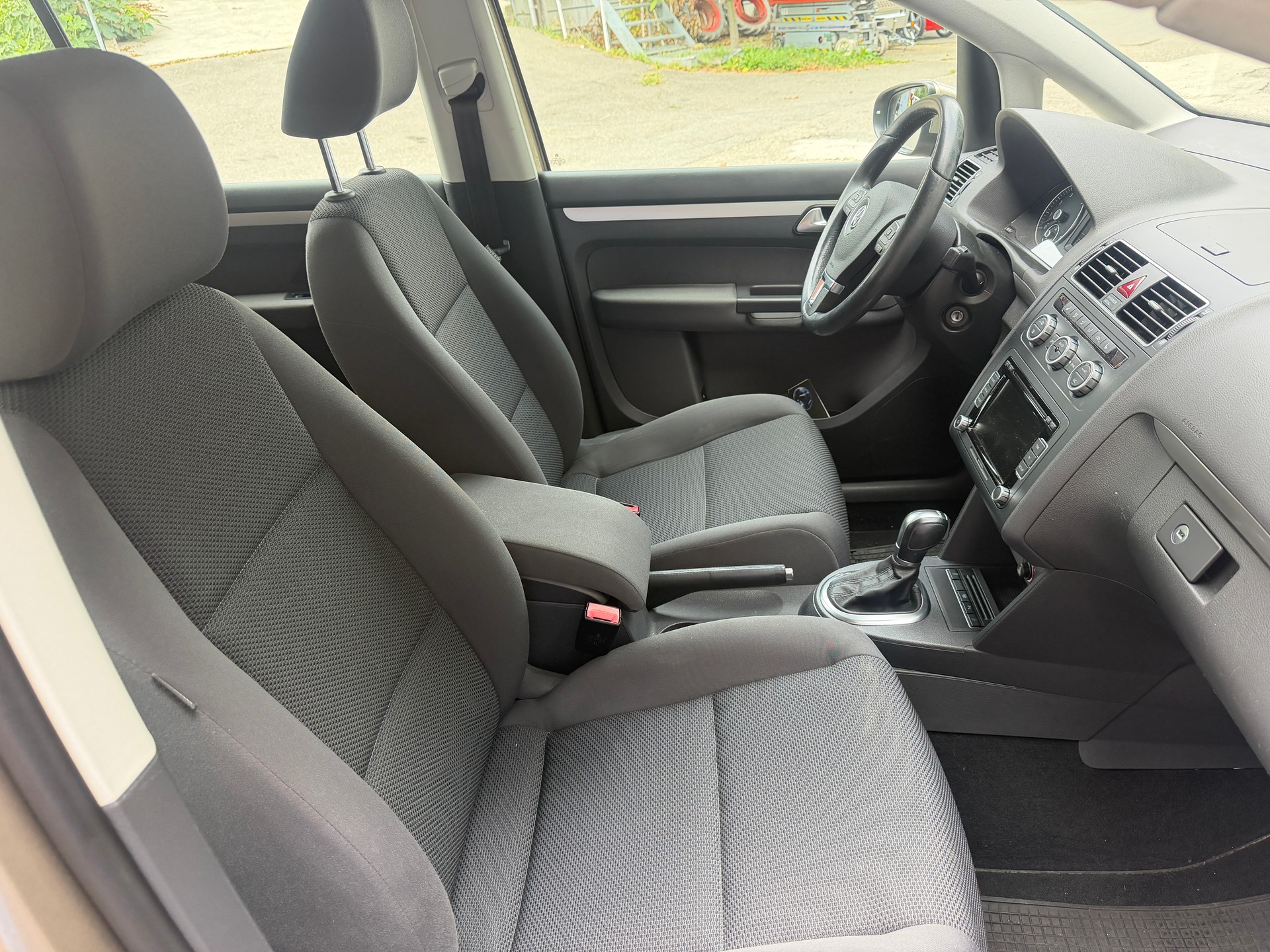 VW Touran 1.4 TSI Highline DSG-image-7