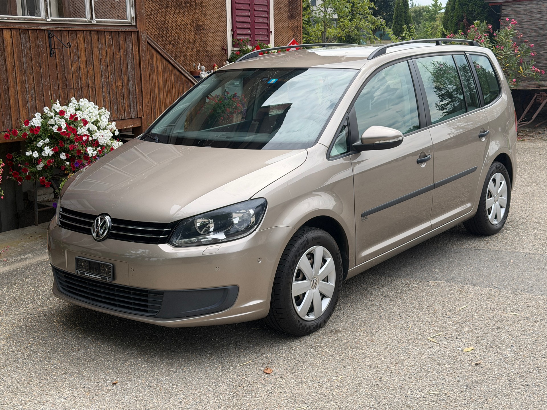 VW Touran 1.4 TSI Highline DSG-image-2