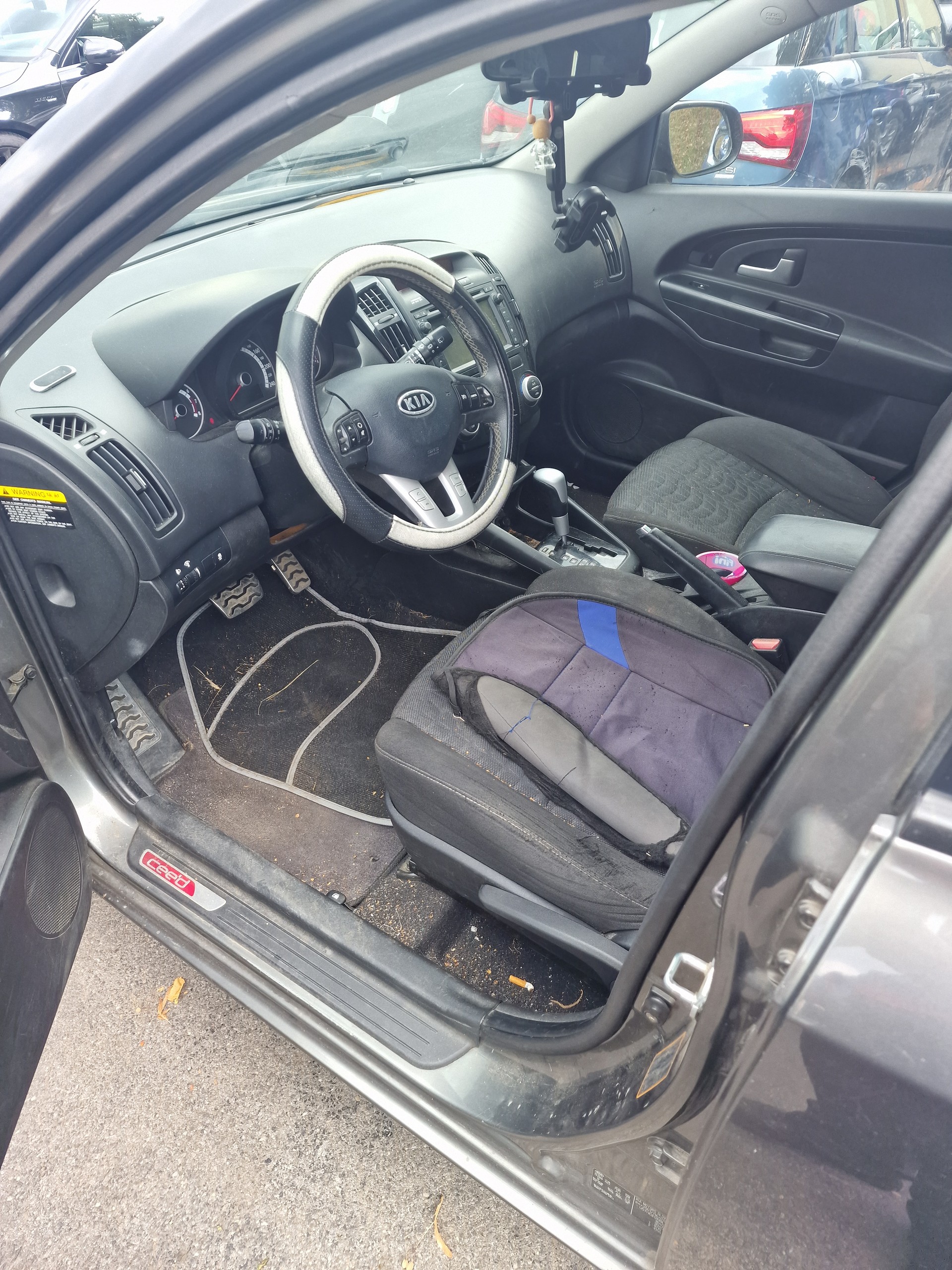 KIA Cee'd Sporty Wagon 1.6 16V Trend Automatic-image-5