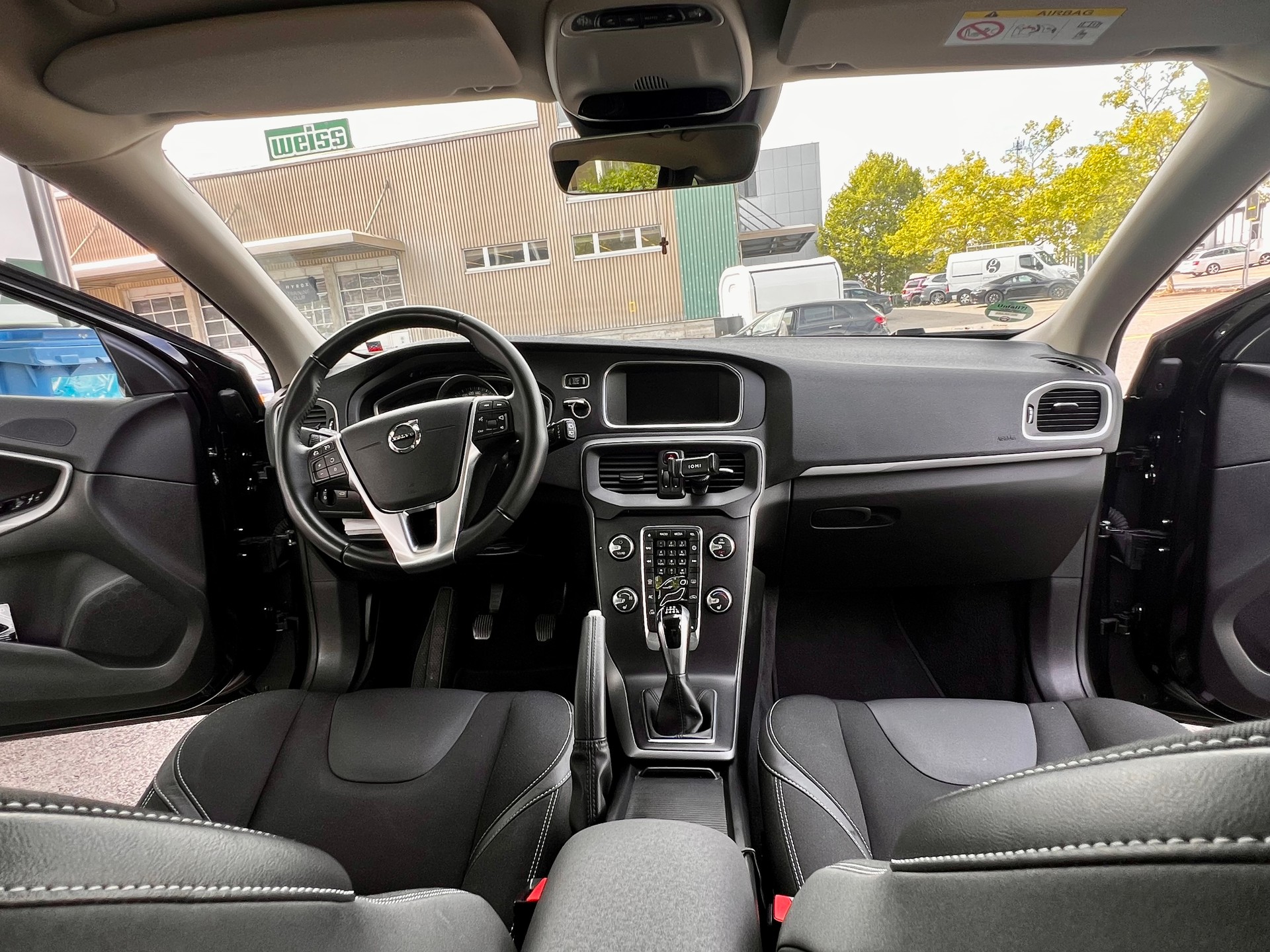 VOLVO V40 D2 Momentum Geartronic-image-5