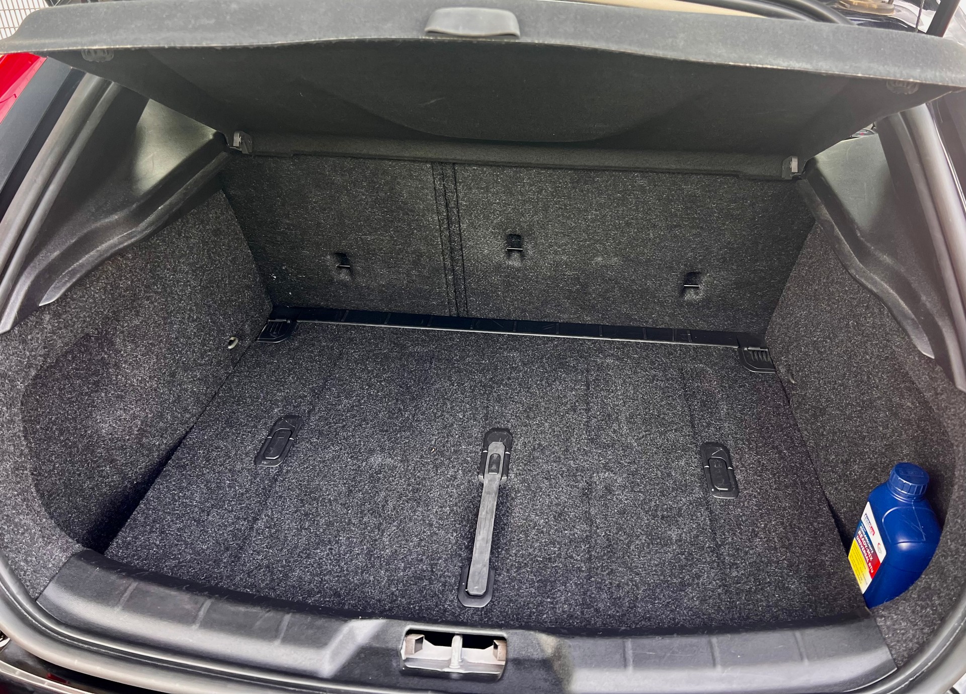 VOLVO V40 D2 Momentum Geartronic-image-9