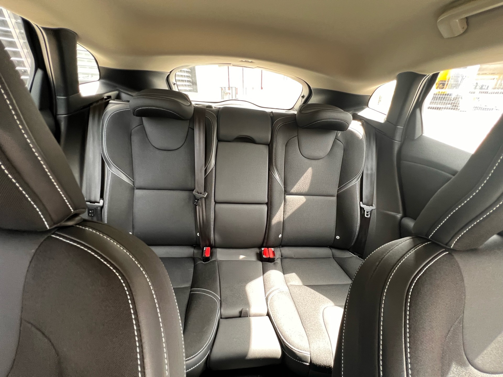 VOLVO V40 D2 Momentum Geartronic-image-8
