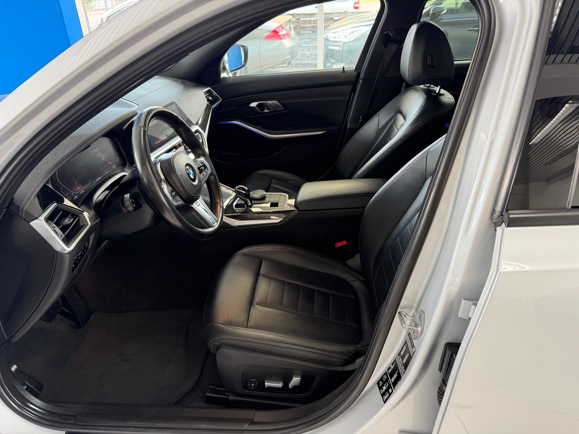 BMW 330d xDrive Steptronic M Sport-image-11