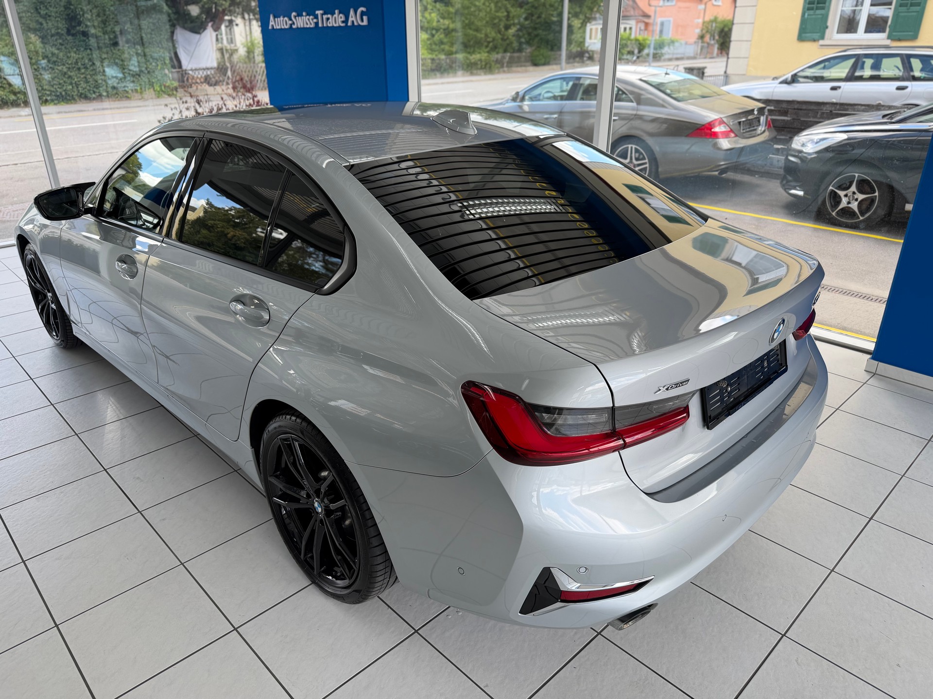 BMW 330d xDrive Steptronic M Sport-image-6
