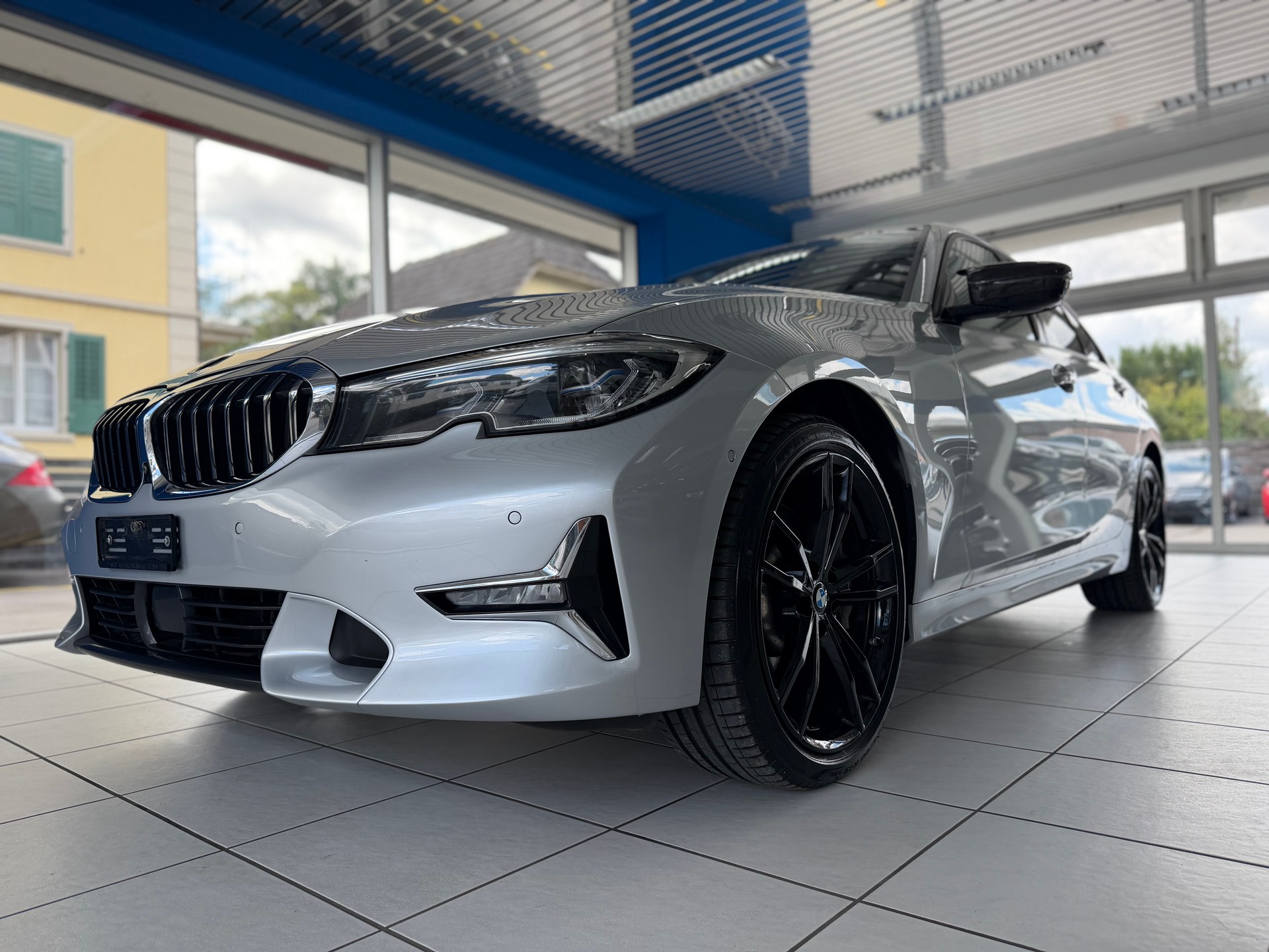 BMW 330d xDrive Steptronic M Sport-showroom-element-1