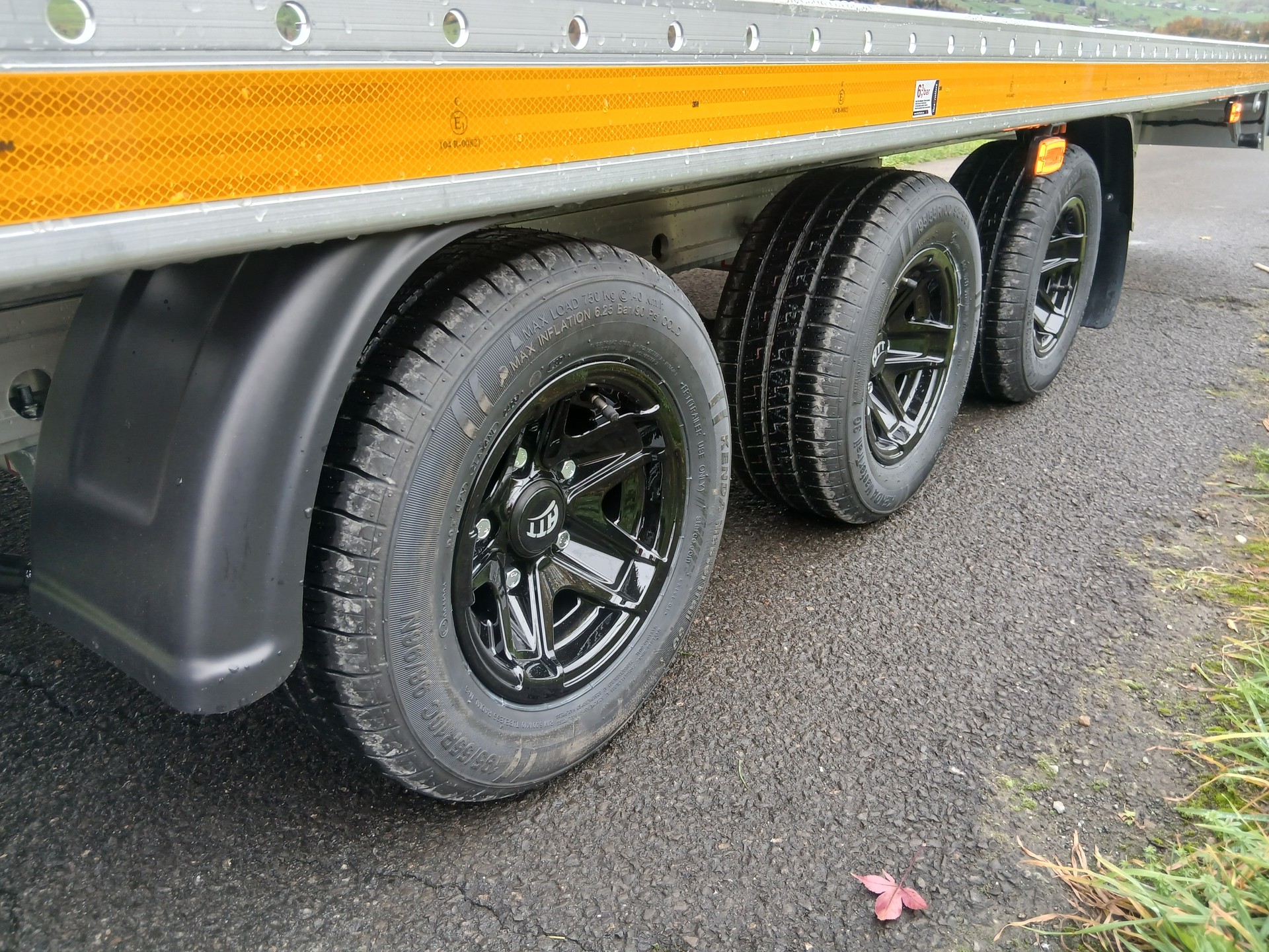 BESTTRAILERS SILVERSTONE 3'500kg Vollalu 5.2 Meter und 10 Zoll Räder-image-9