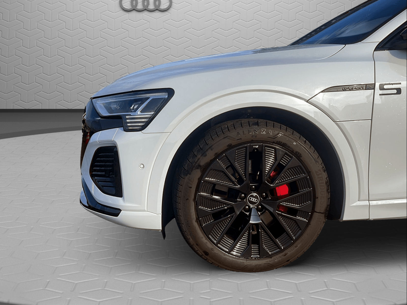 AUDI Q8 55 e-tron Black Edition quattro-image-3