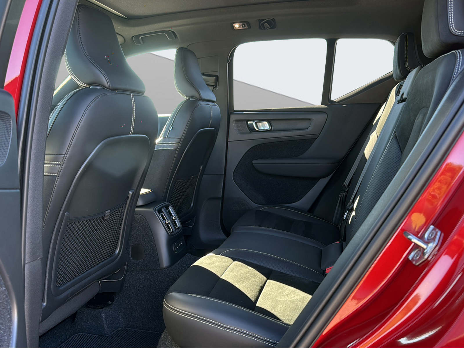 VOLVO XC40 1.5 T5 TE R-Design-image-13