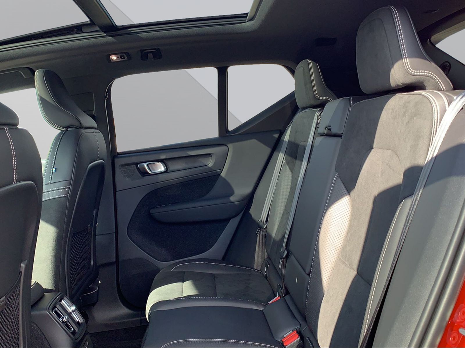 VOLVO XC40 1.5 T5 TE R-Design-image-6