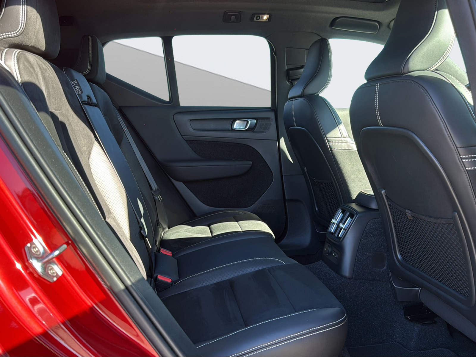 VOLVO XC40 1.5 T5 TE R-Design-image-10