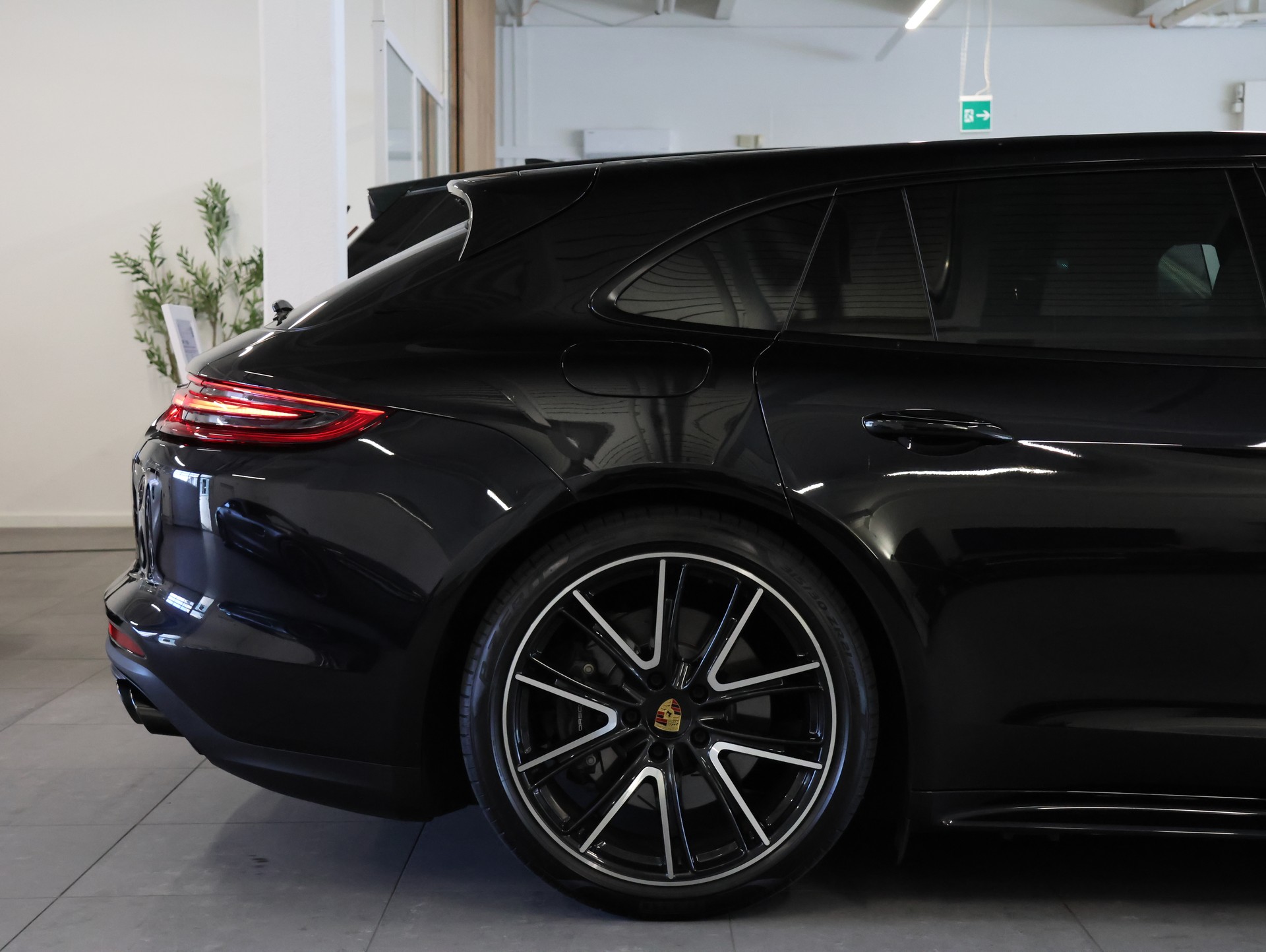 PORSCHE Panamera 4 E-Hybrid Sport Turismo PDK *SPORT-CHRONO*-image-8