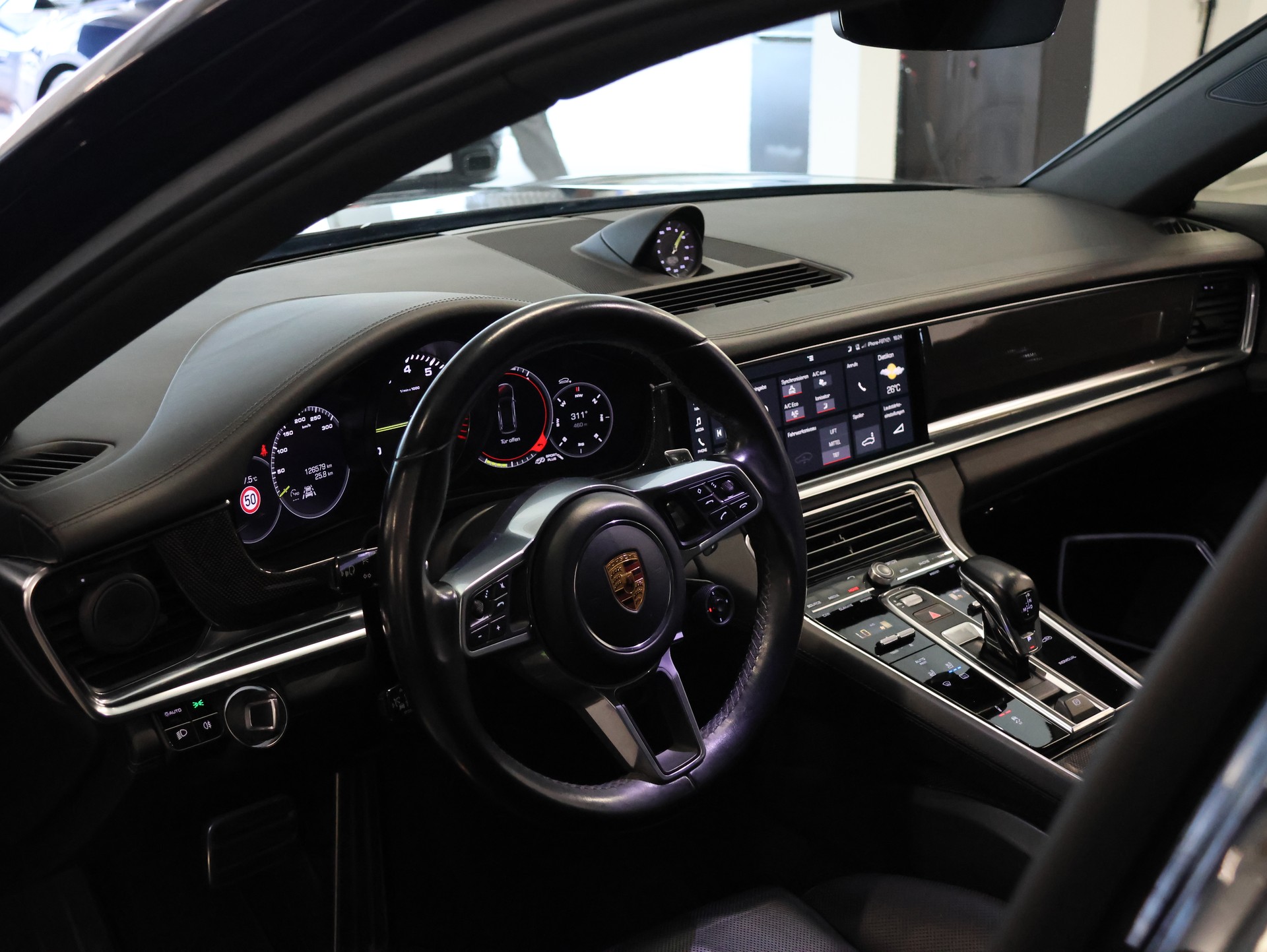 PORSCHE Panamera 4 E-Hybrid Sport Turismo PDK *SPORT-CHRONO*-image-17