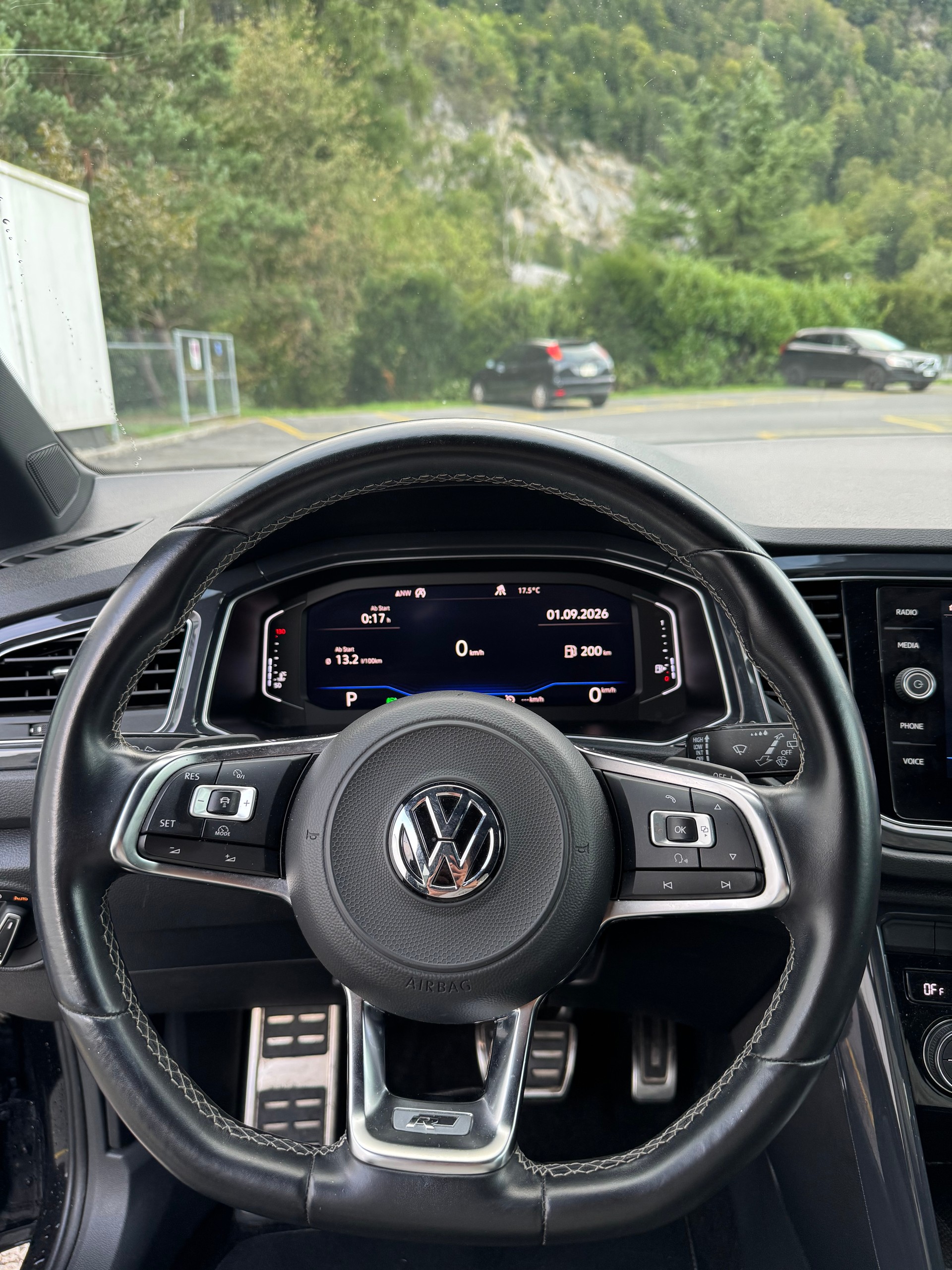 VW 2.0 TSI R Sport DSG 4motion- 8 Fachbereift-image-5