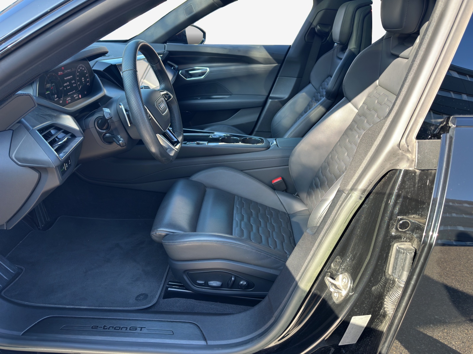 AUDI e-tron GT quattro-image-7
