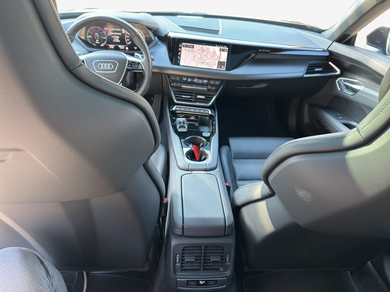 AUDI e-tron GT quattro-image-8