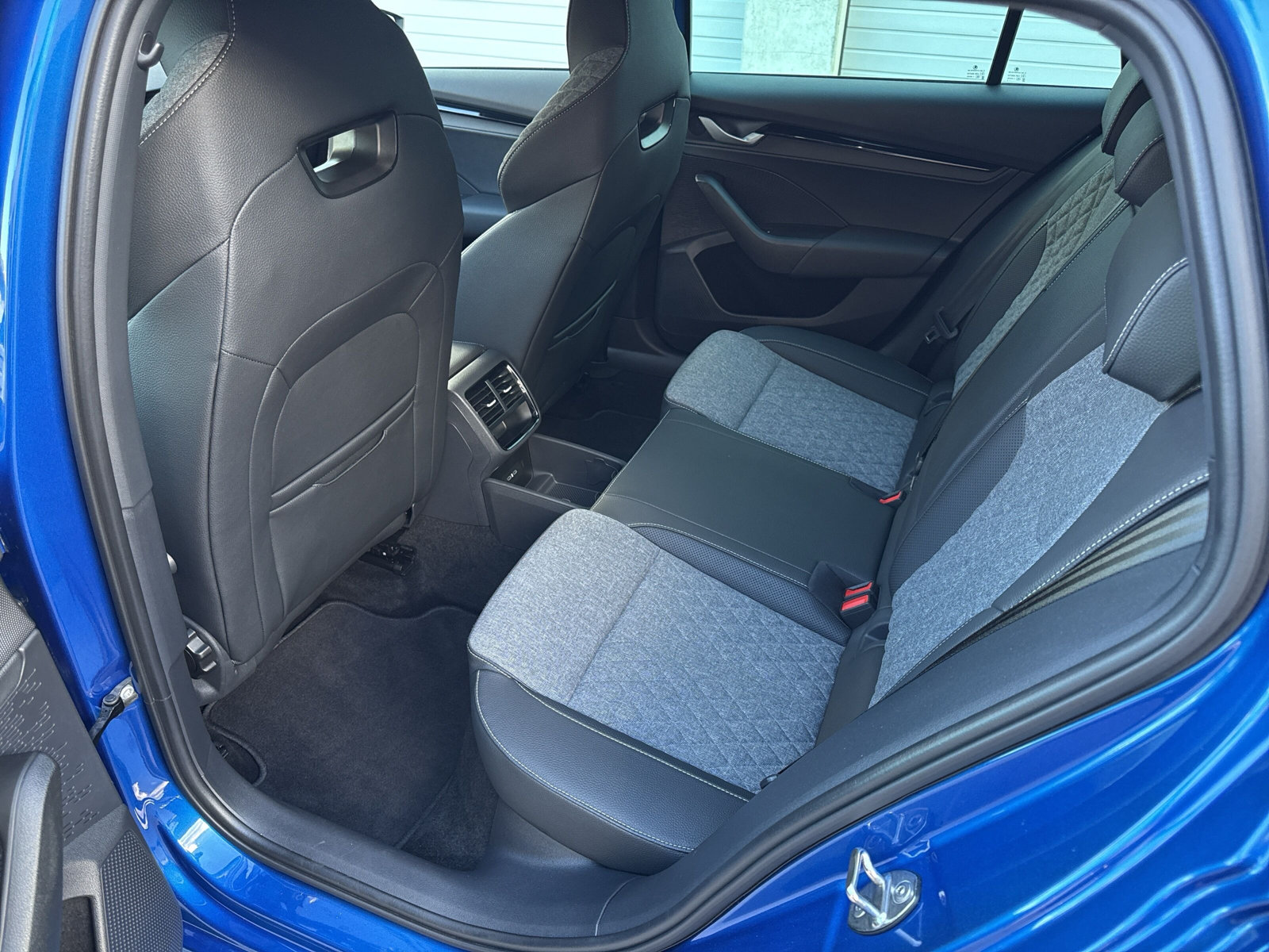 SKODA Octavia Combi 2.0 TSI DSG Sport Line 4x4-image-10