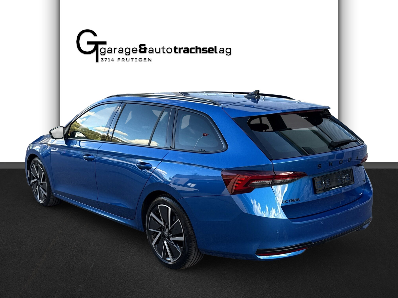SKODA Octavia Combi 2.0 TSI DSG Sport Line 4x4-image-2
