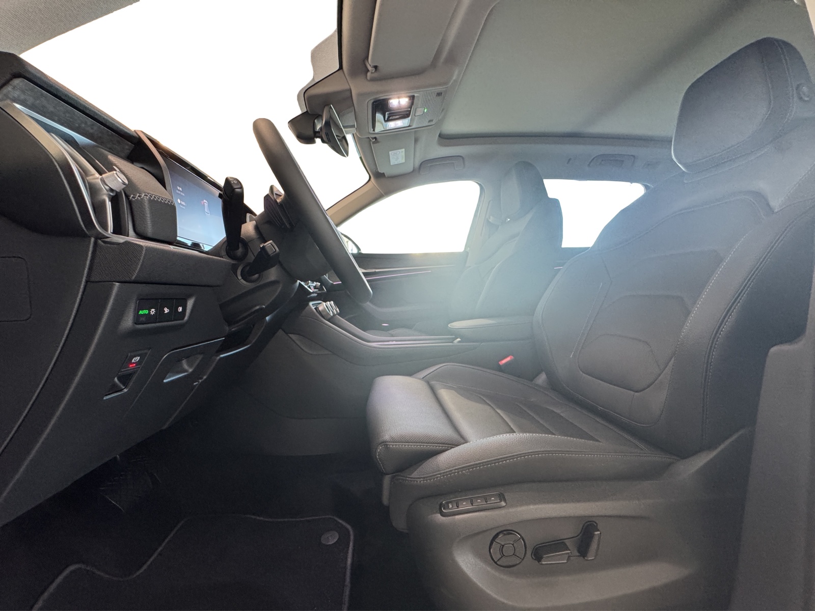 SKODA Kodiaq iV DY 1.5TSI 204PS 6DSG 1500ccm 204PS/150kW 4 Zylinder PHEV Benzin / elektrisch-image-4