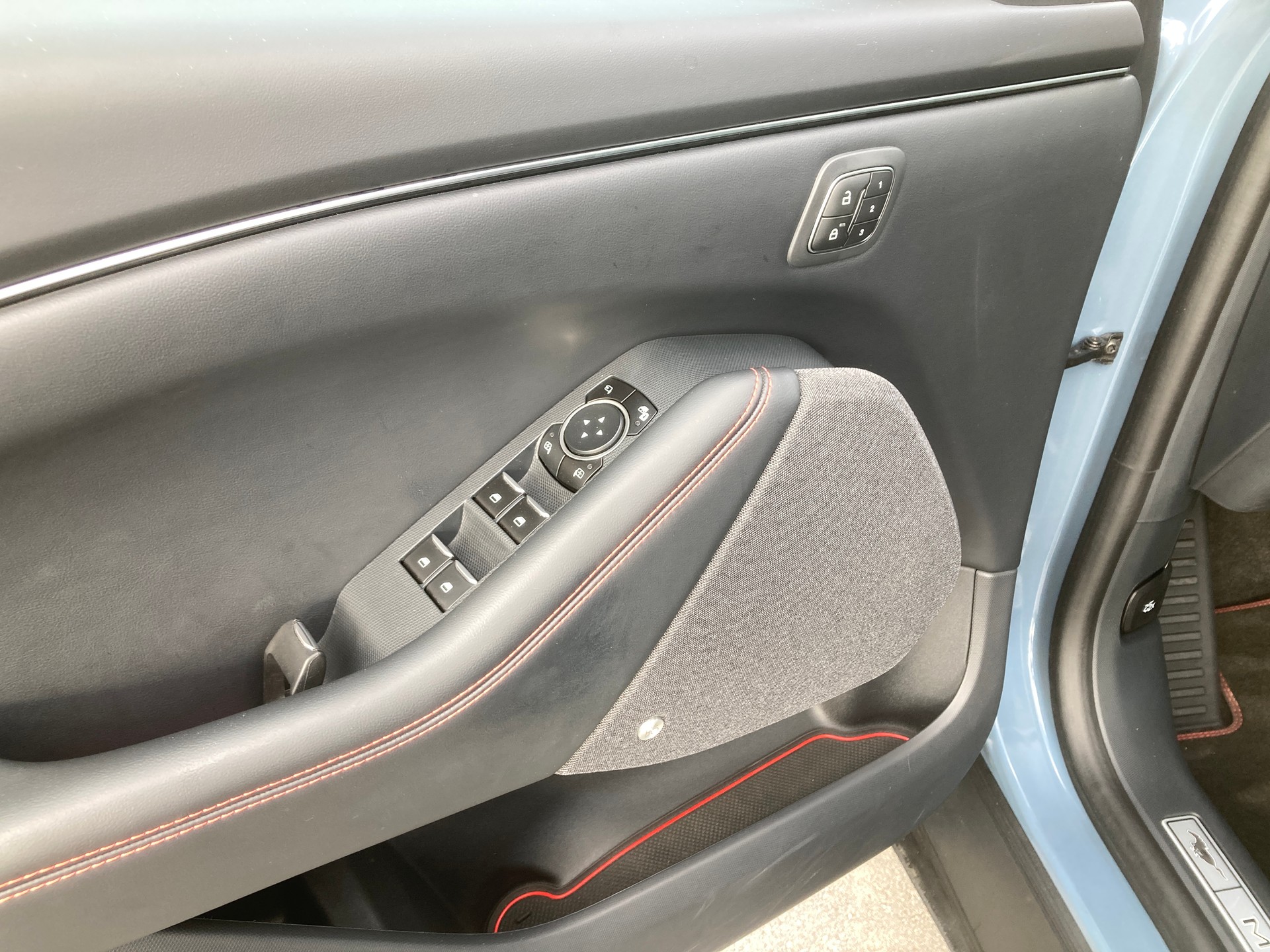 FORD Mustang MACH-E 99kWh Ext. Range 351PS Premium AT AWD 5d-image-9