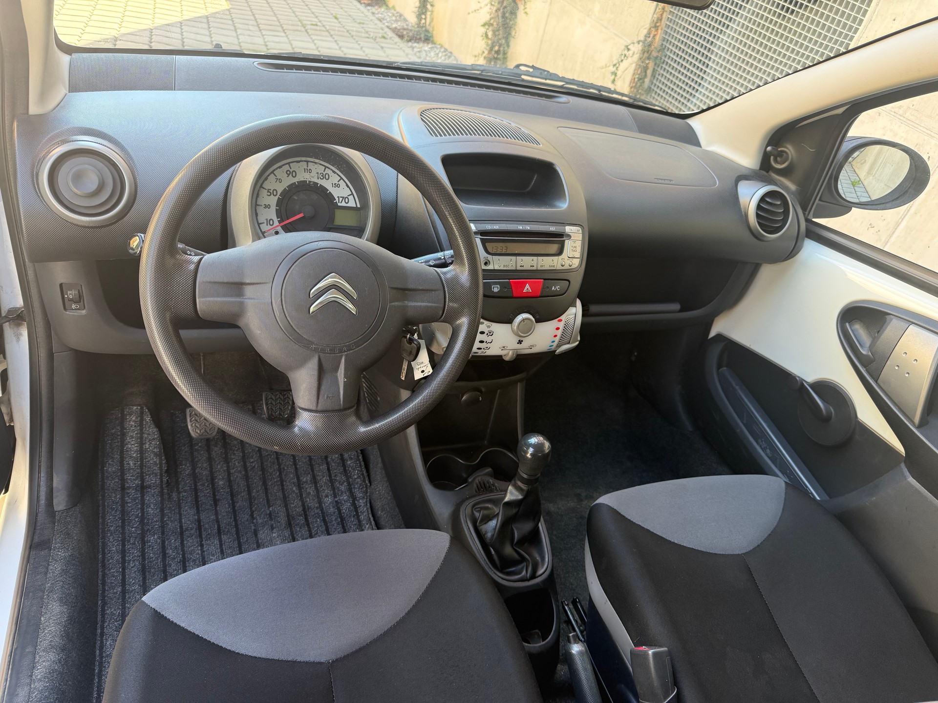 CITROEN C1 1.0i Attraction-image-11
