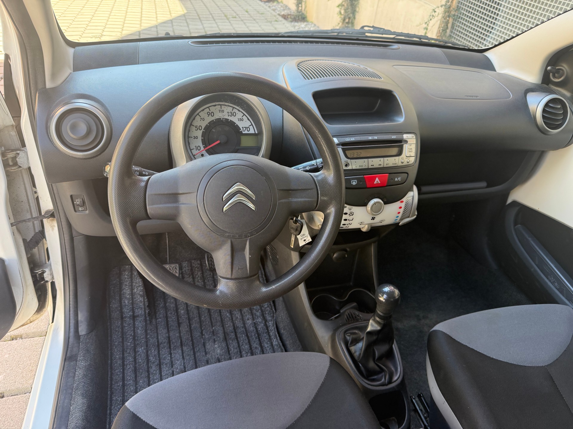CITROEN C1 1.0i Attraction-image-9