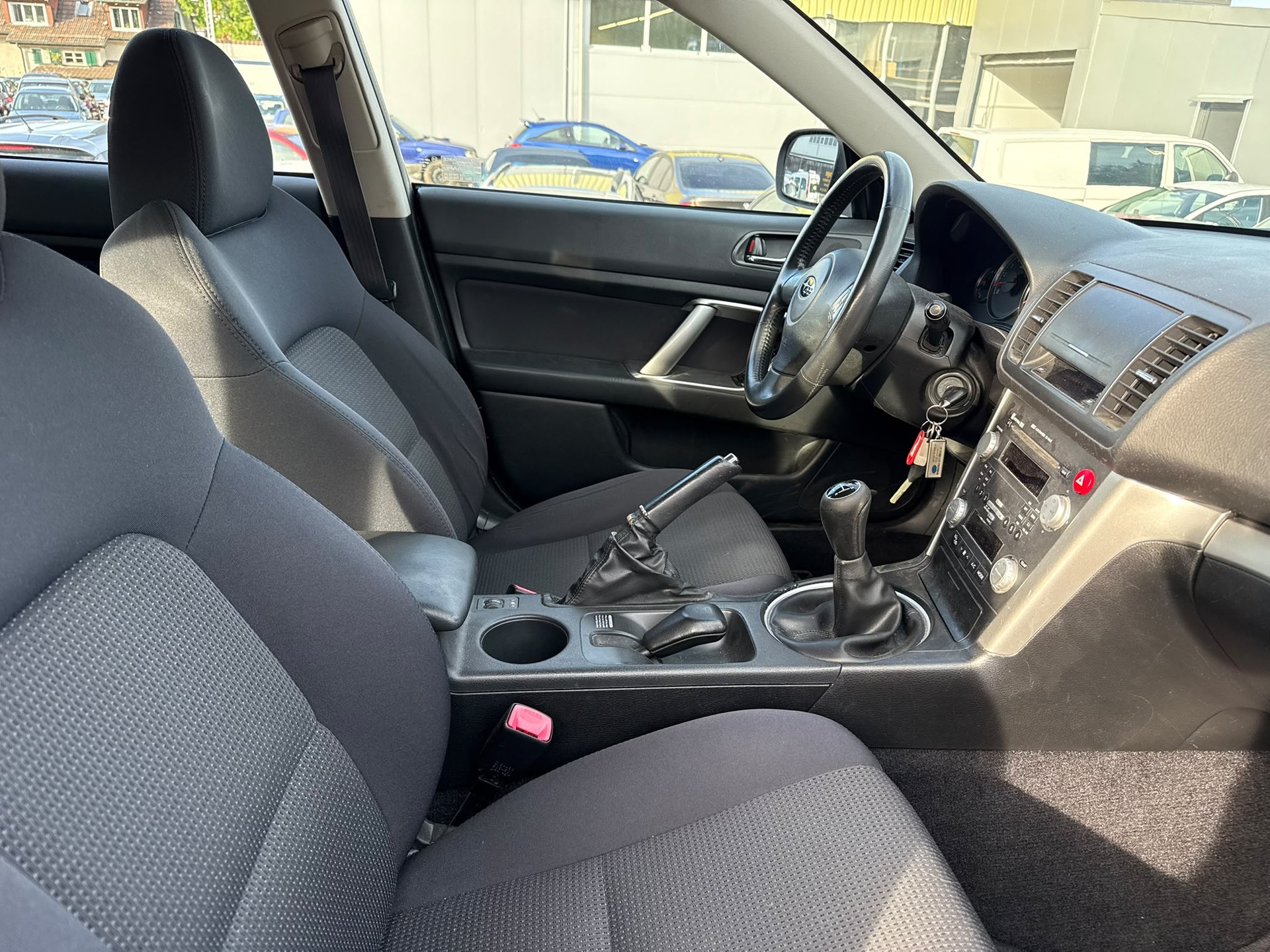 SUBARU Legacy 2.0R AWD Swiss-image-13