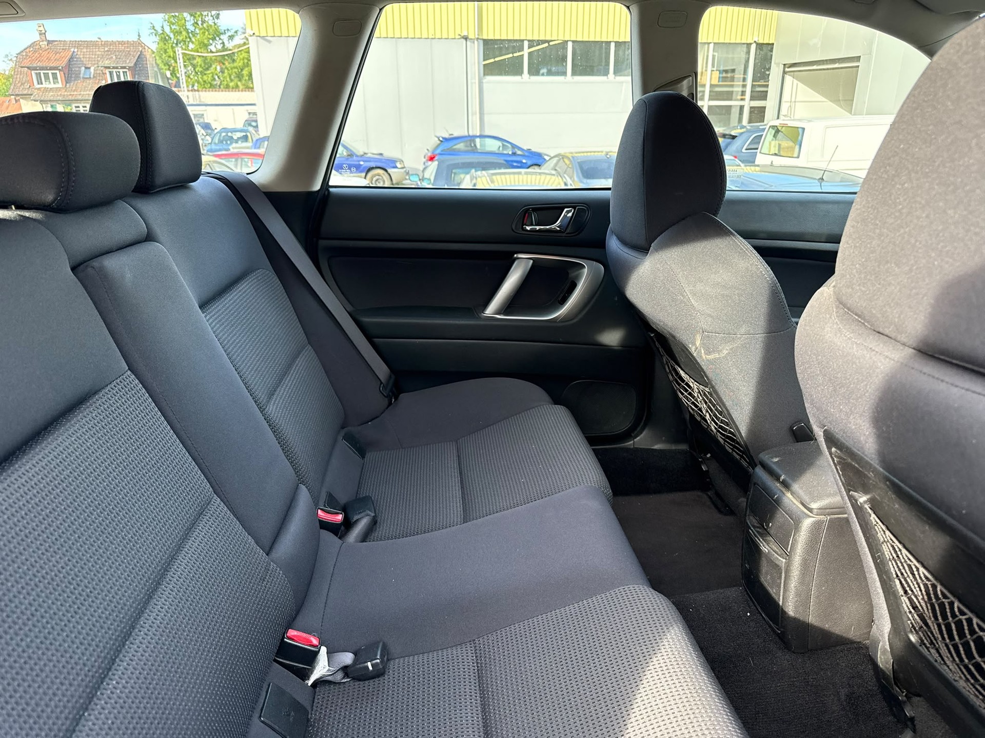 SUBARU Legacy 2.0R AWD Swiss-image-9