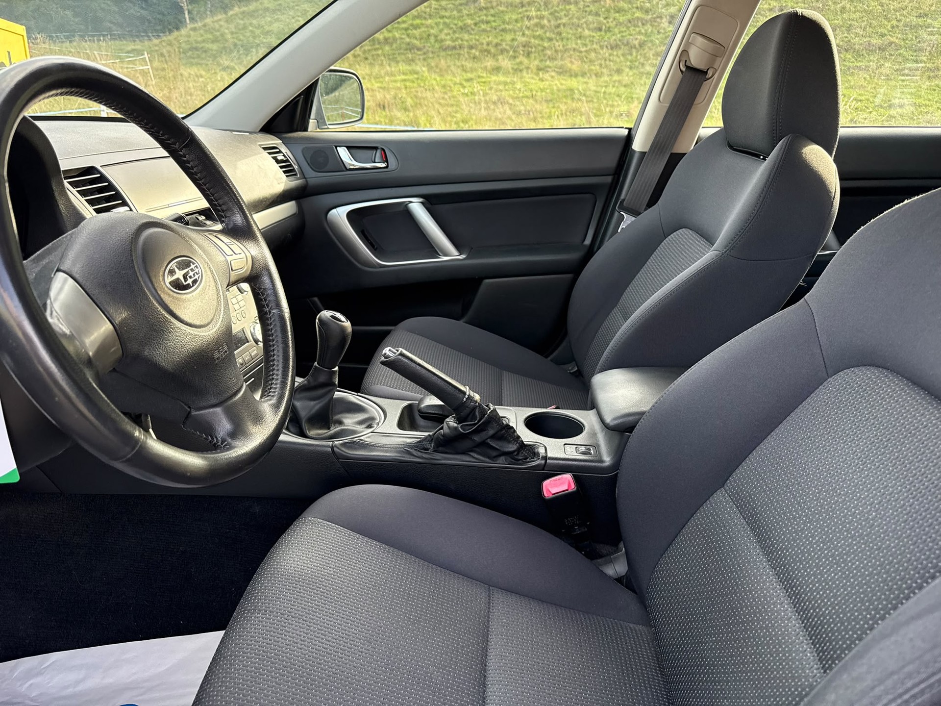 SUBARU Legacy 2.0R AWD Swiss-image-10