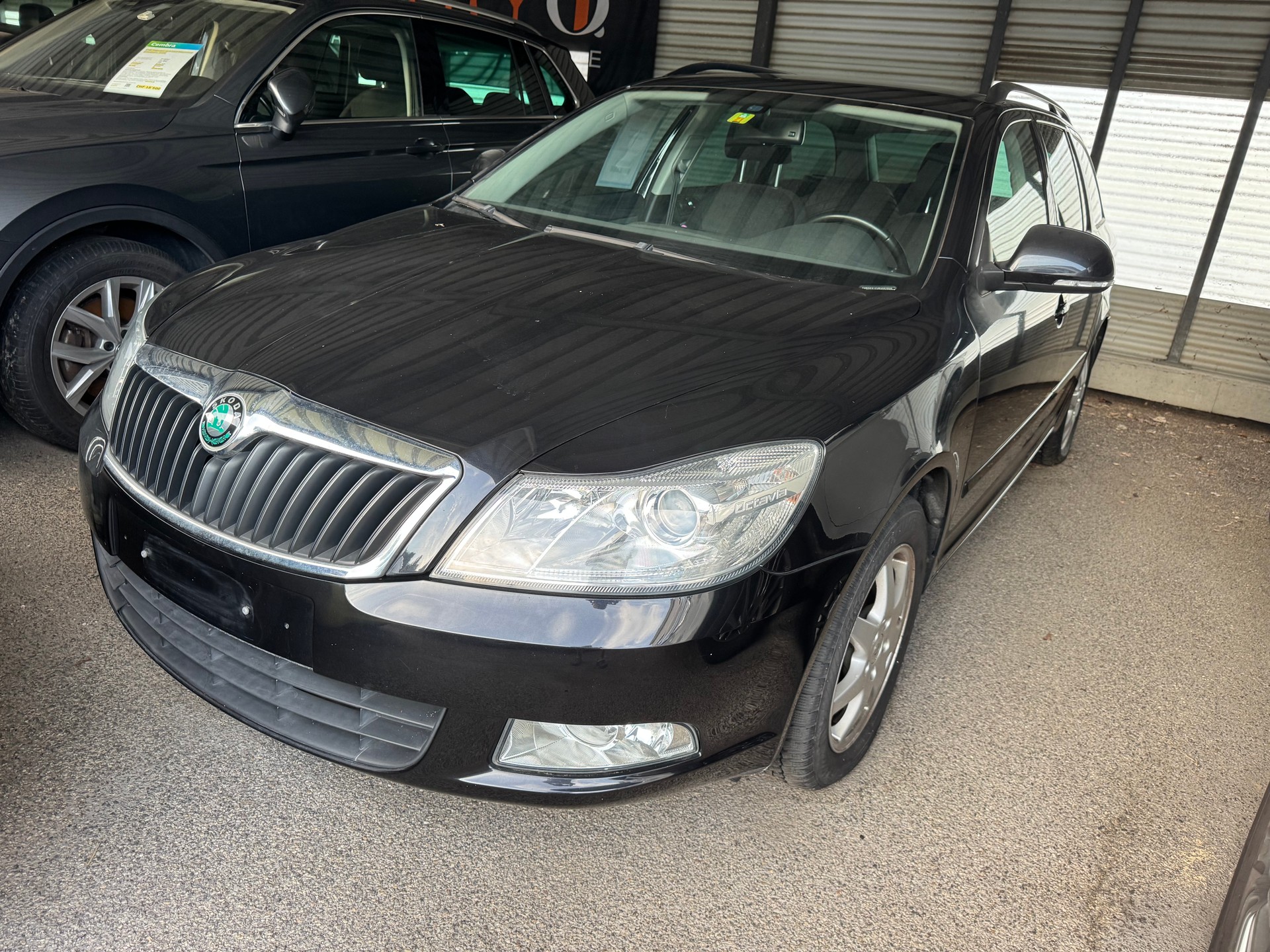 SKODA Octavia Combi 1.8 TSI Ambition DSG-image-0