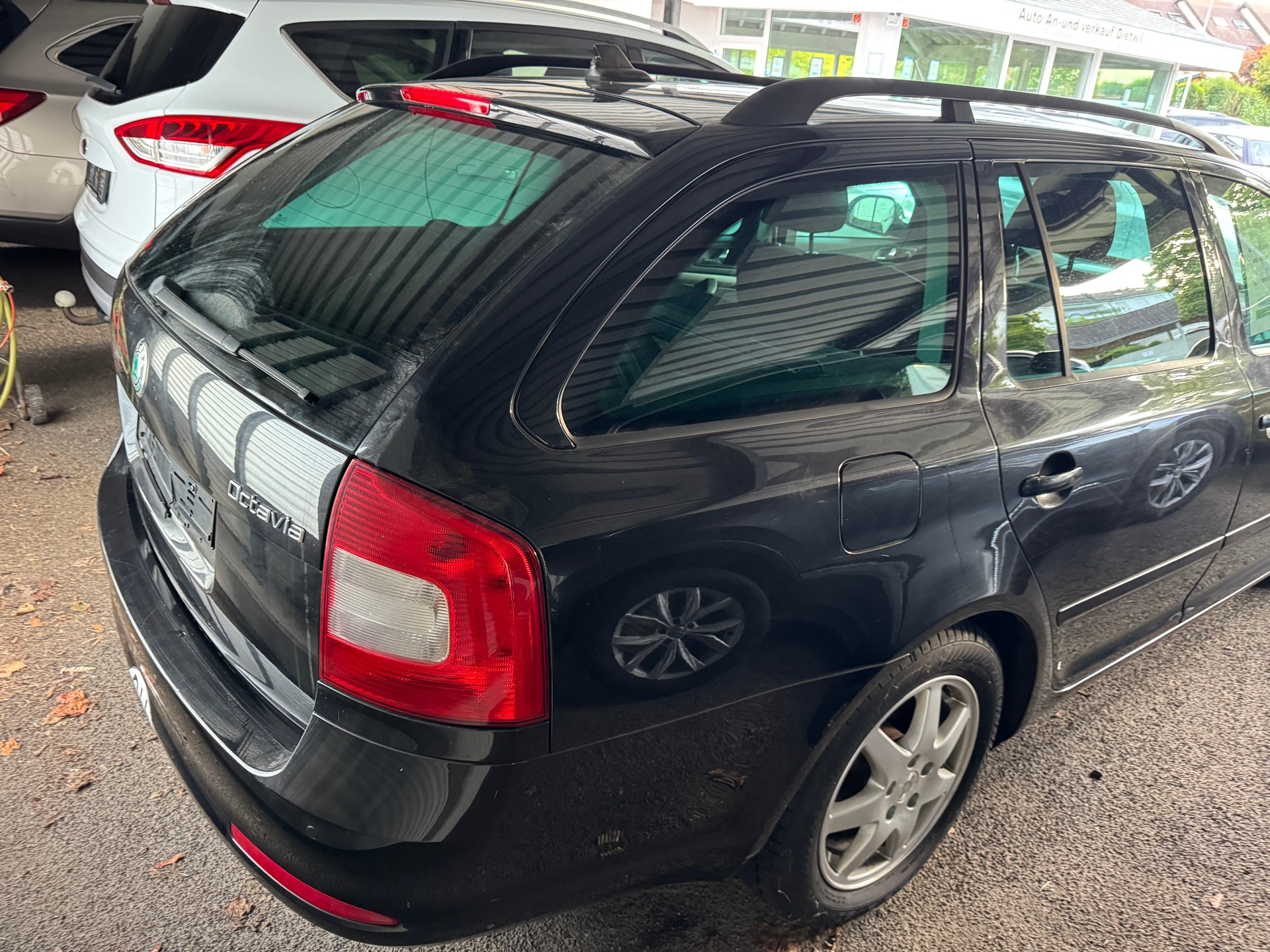 SKODA Octavia Combi 1.8 TSI Ambition DSG-image-2
