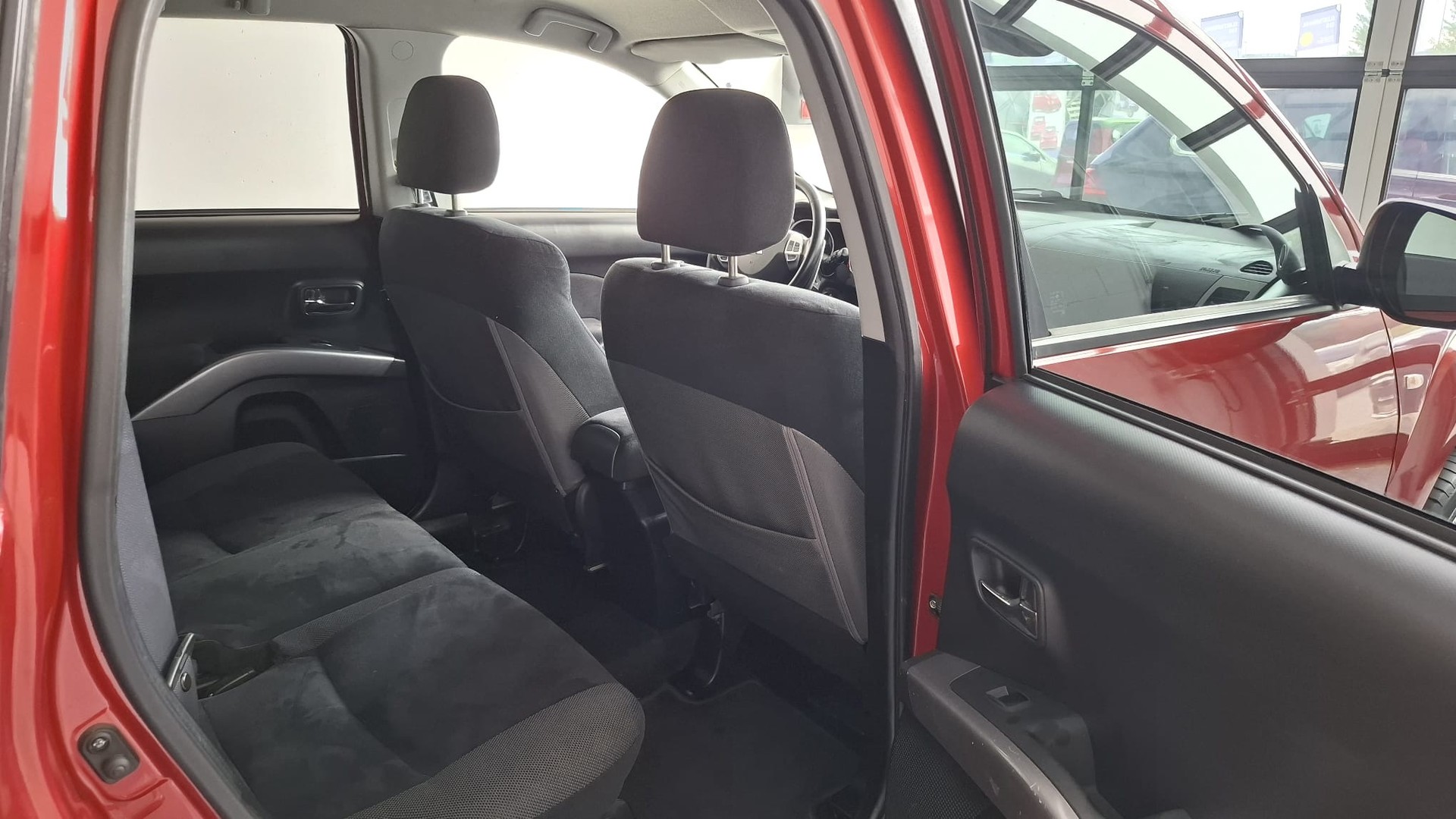 MITSUBISHI Outlander 2.4 Intense 4WD-image-7