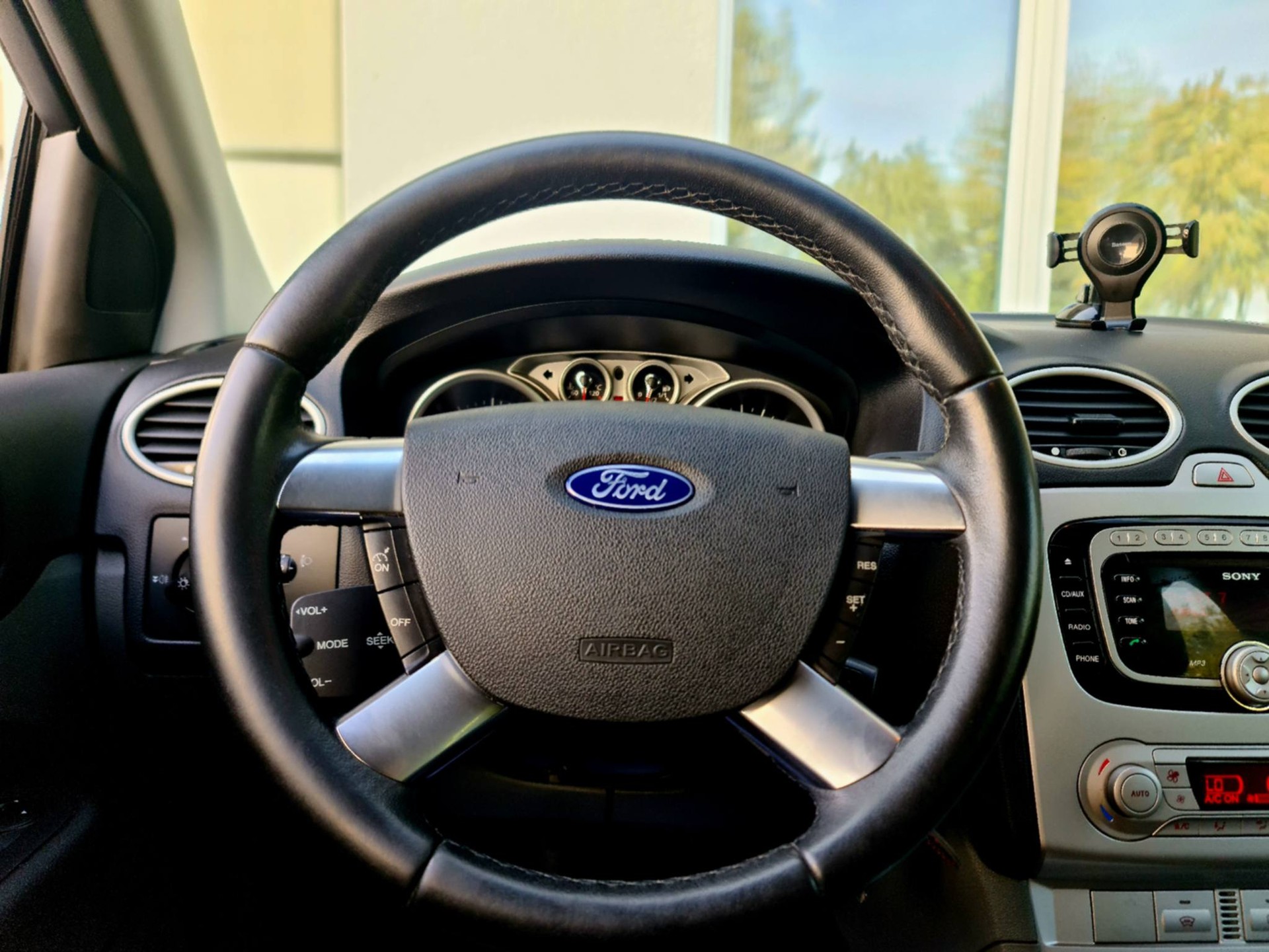 FORD Focus 1.8i Flexifuel Titanium-image-13