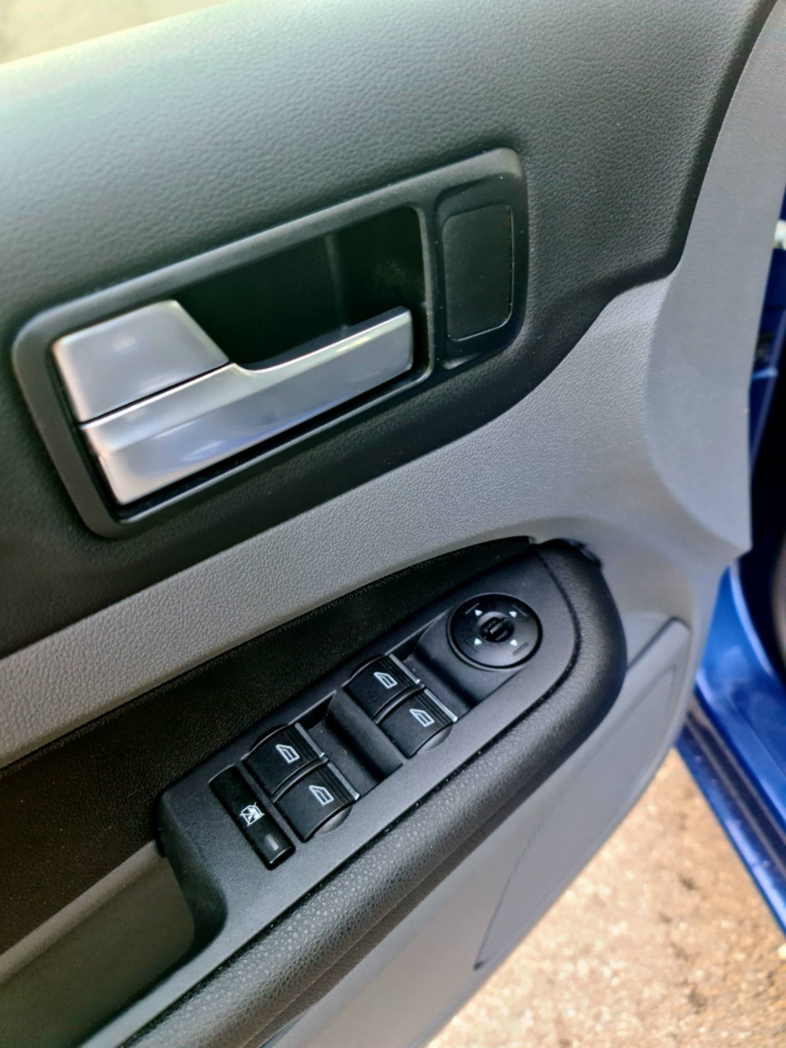 FORD Focus 1.8i Flexifuel Titanium-image-14