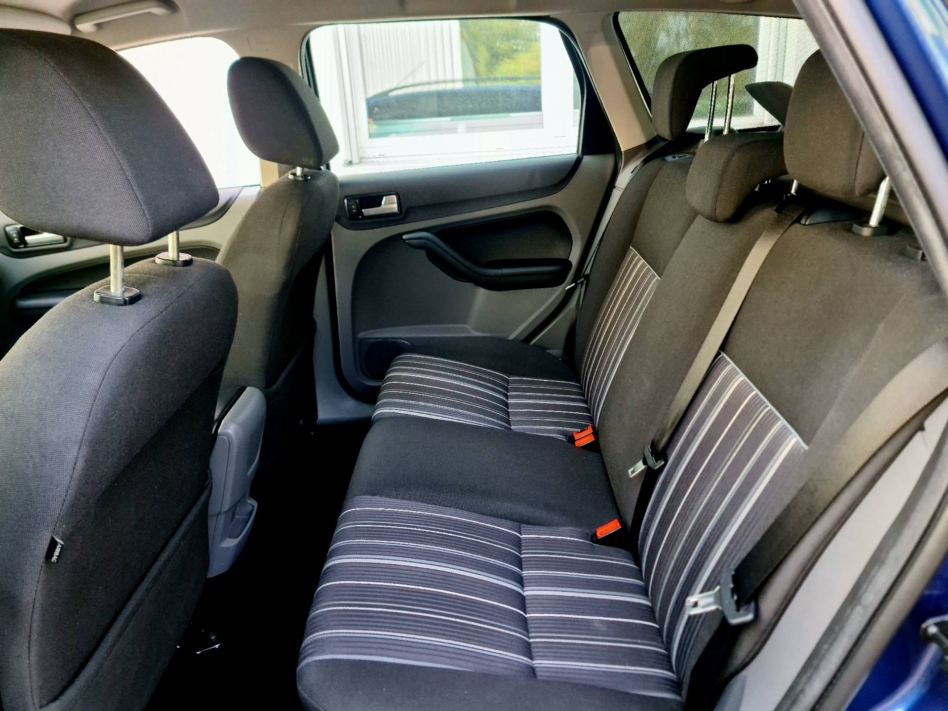 FORD Focus 1.8i Flexifuel Titanium-image-19