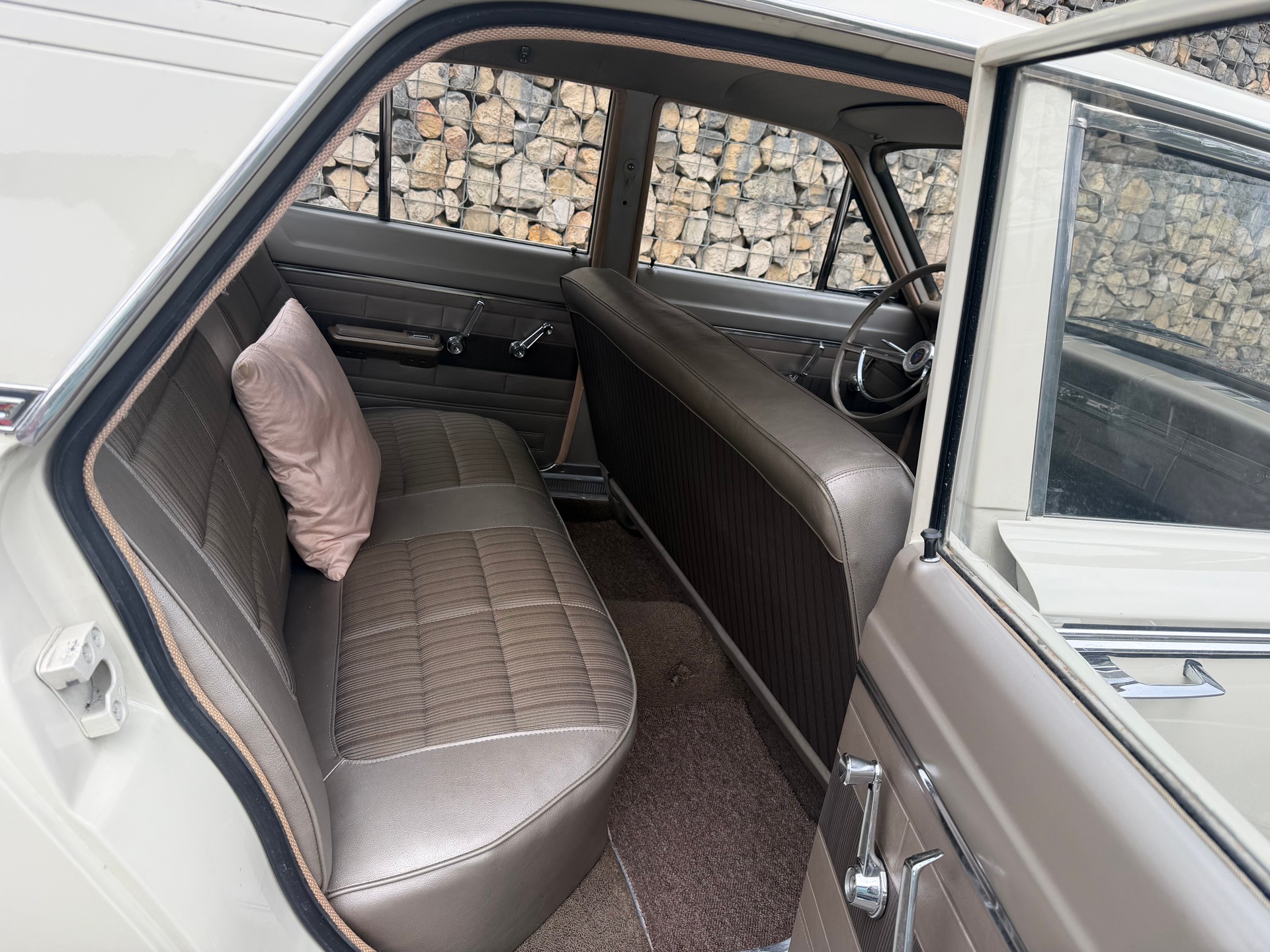 CHRYSLER Valiant 200-image-7