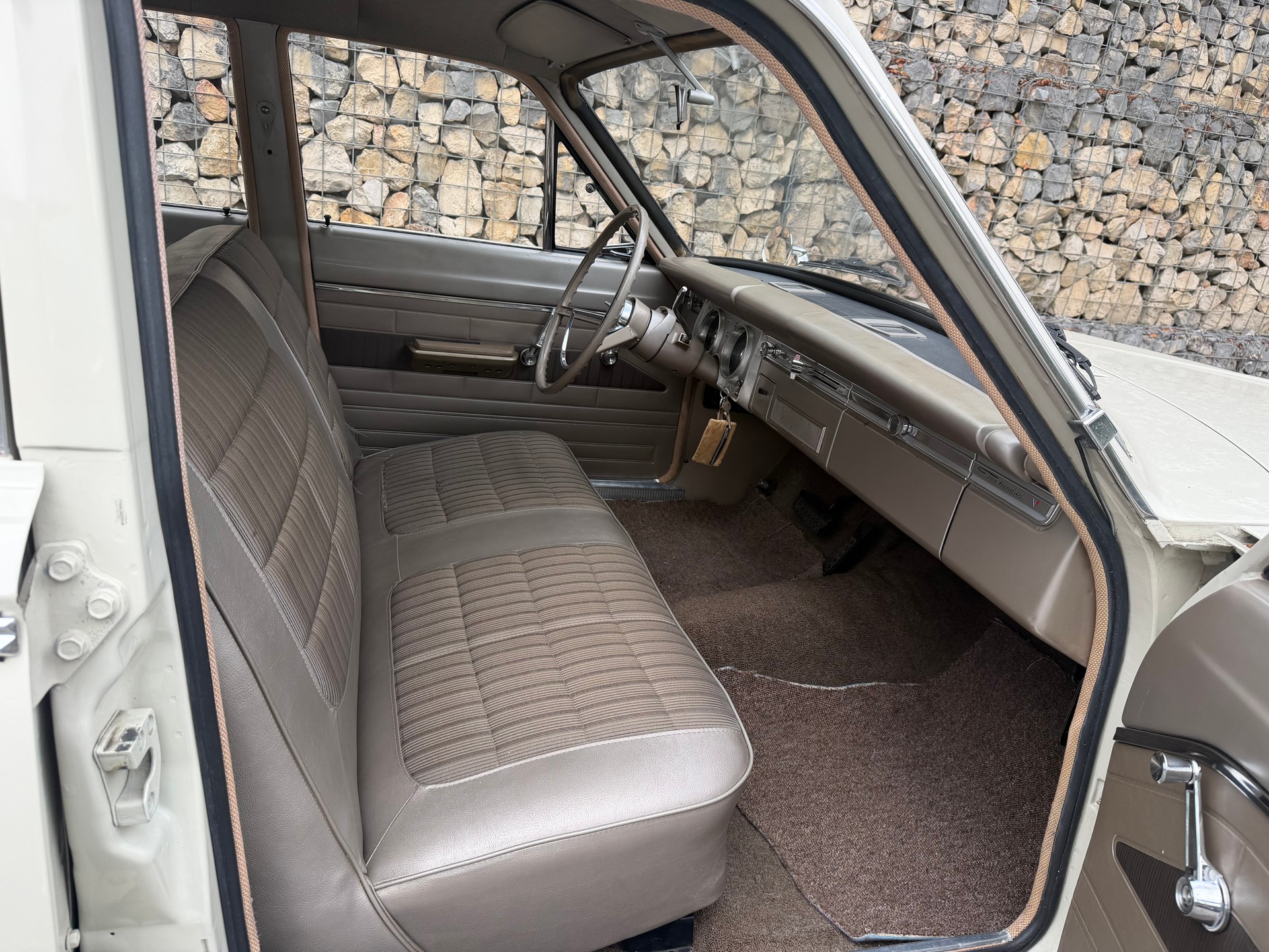 CHRYSLER Valiant 200-image-8