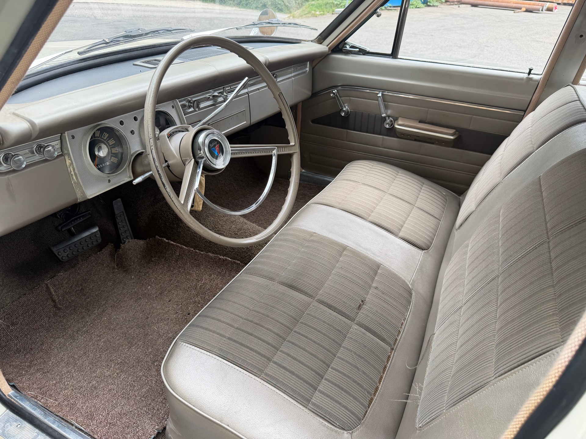 CHRYSLER Valiant 200-image-5