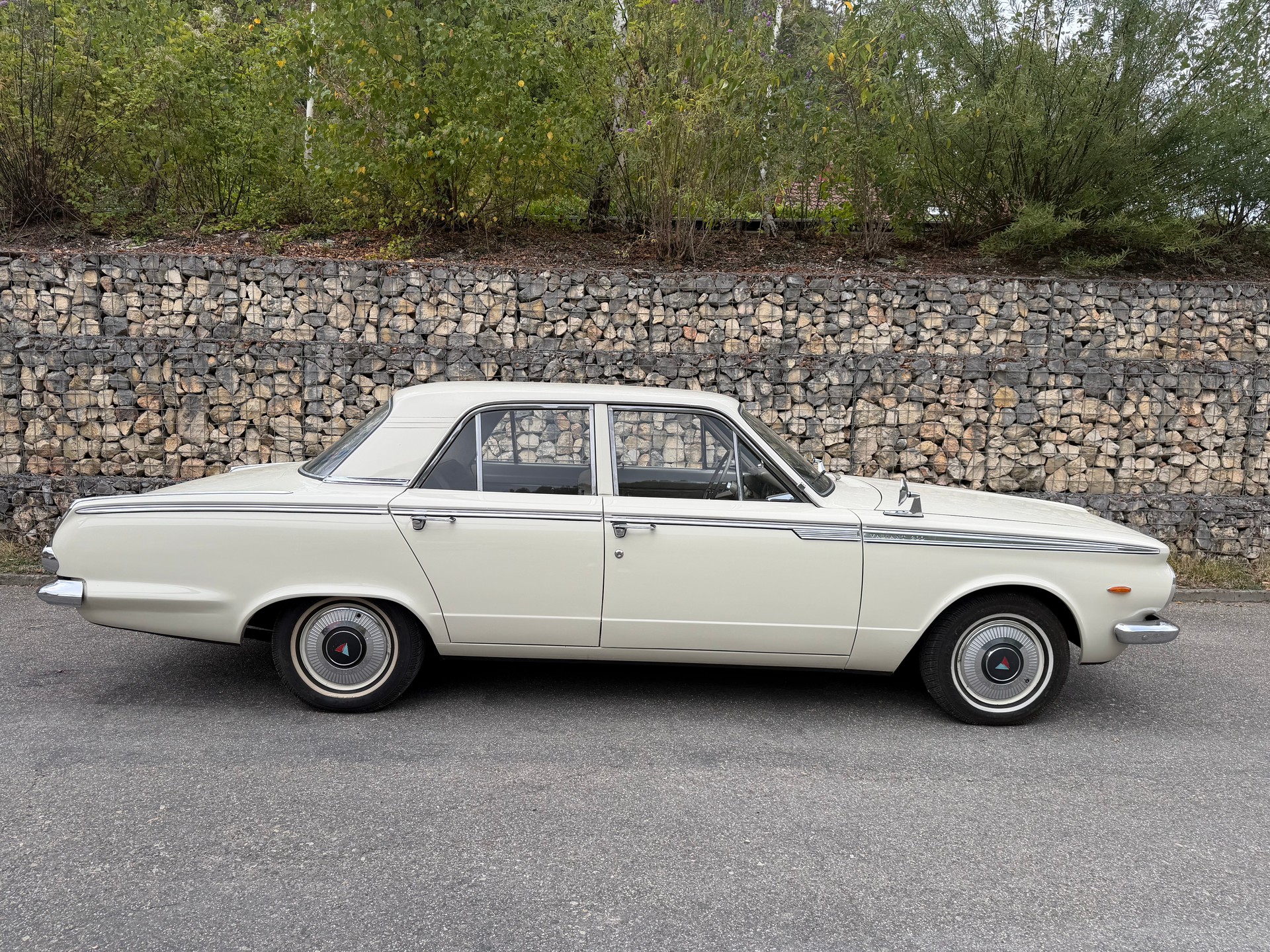 CHRYSLER Valiant 200-image-3